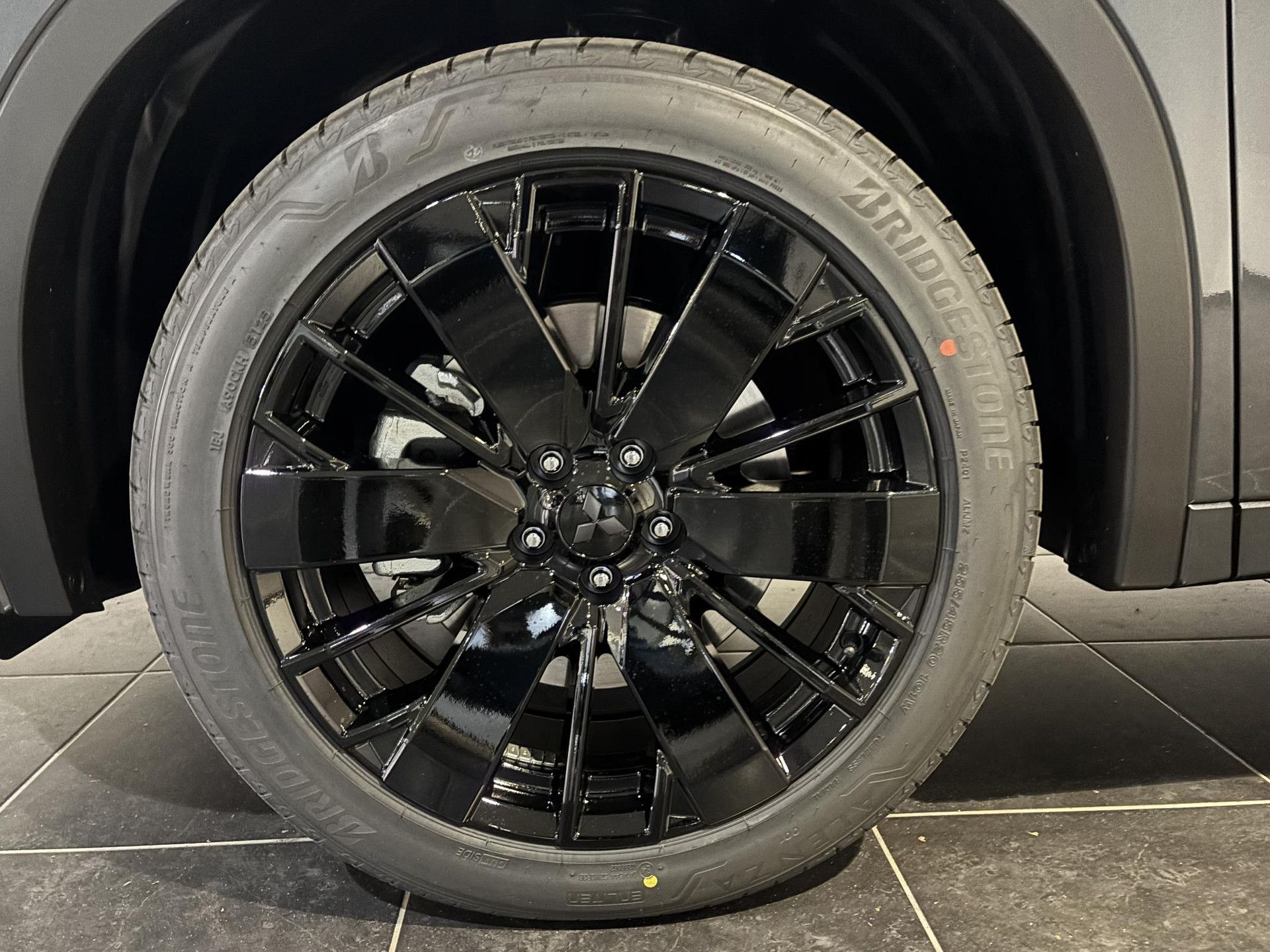 Mitsubishi Outlander met kenteken KSG-33-H – detailfoto