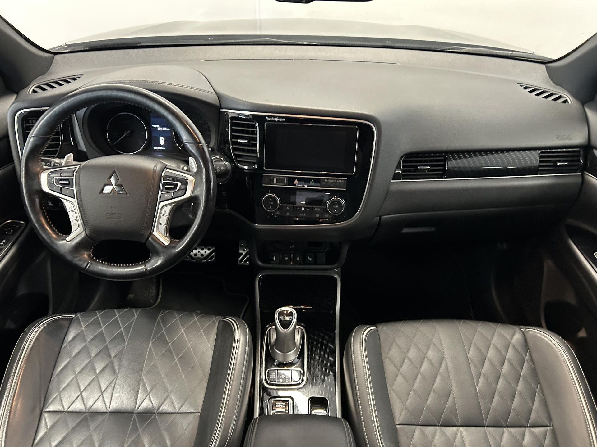 Mitsubishi Outlander met kenteken XG-656-V – interieur
