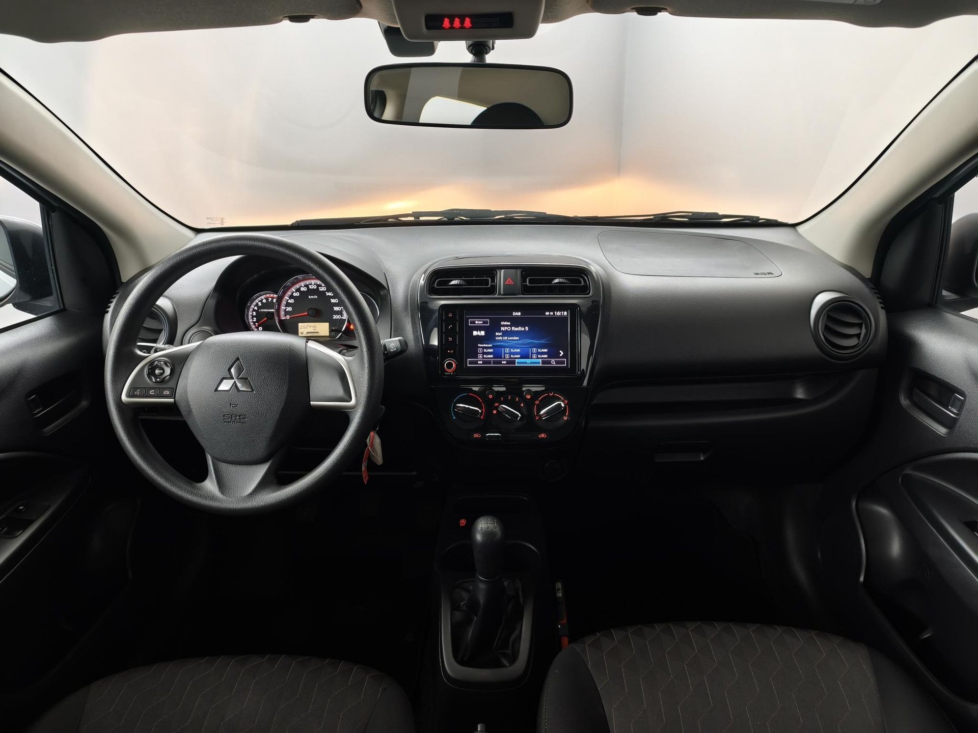 Mitsubishi SpaceStar met kenteken Z-816-KZ – interieur