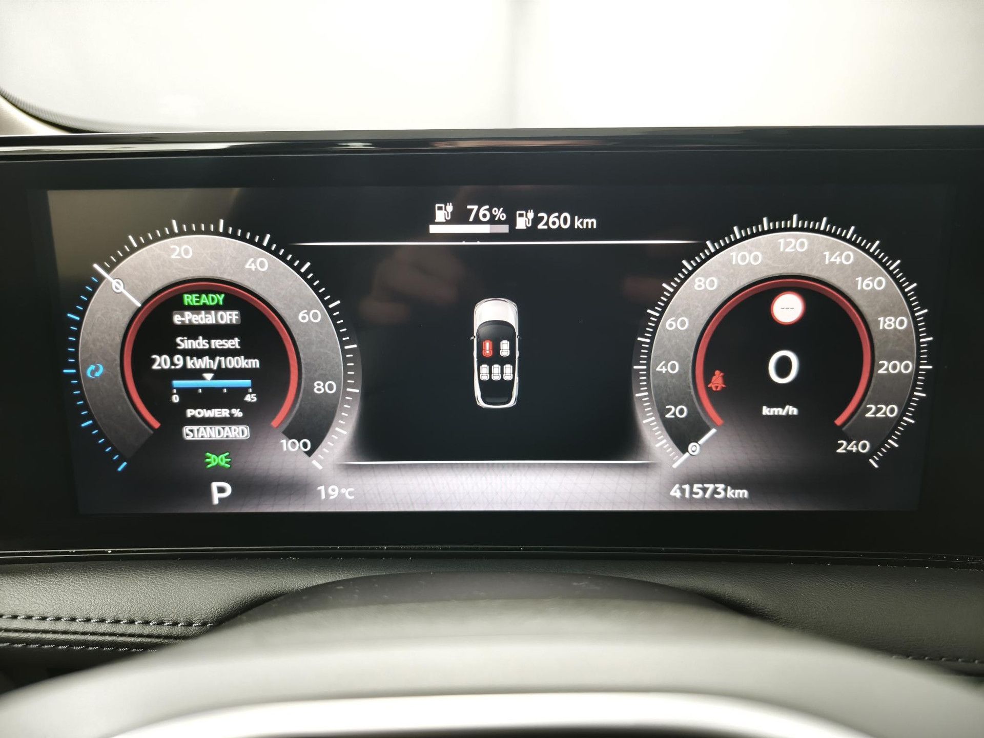 Nissan ARIYA met kenteken T-598-XZ – dashboard
