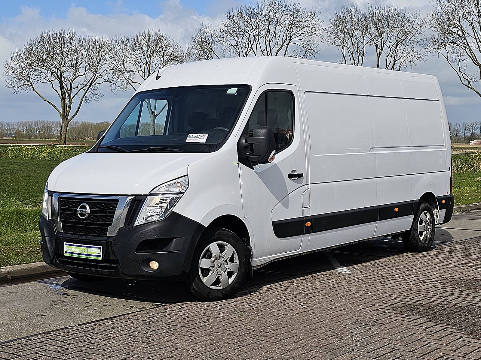 Nissan Interstar – achteraanzicht