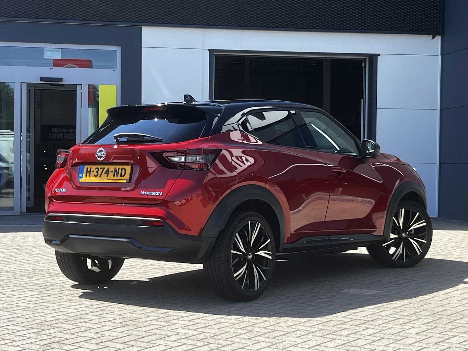 Nissan Juke met kenteken H-374-ND – achteraanzicht