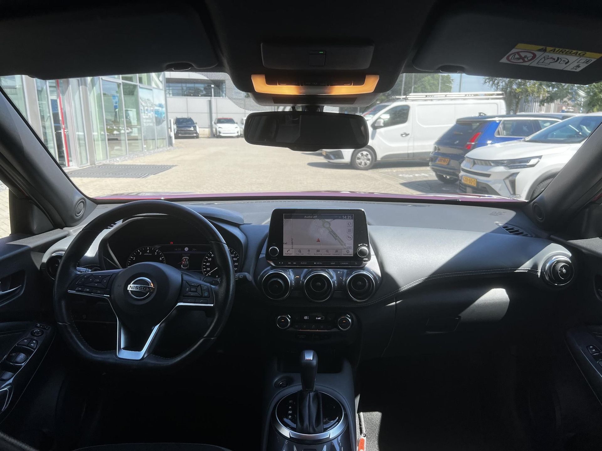 Nissan Juke met kenteken H-374-ND – interieur