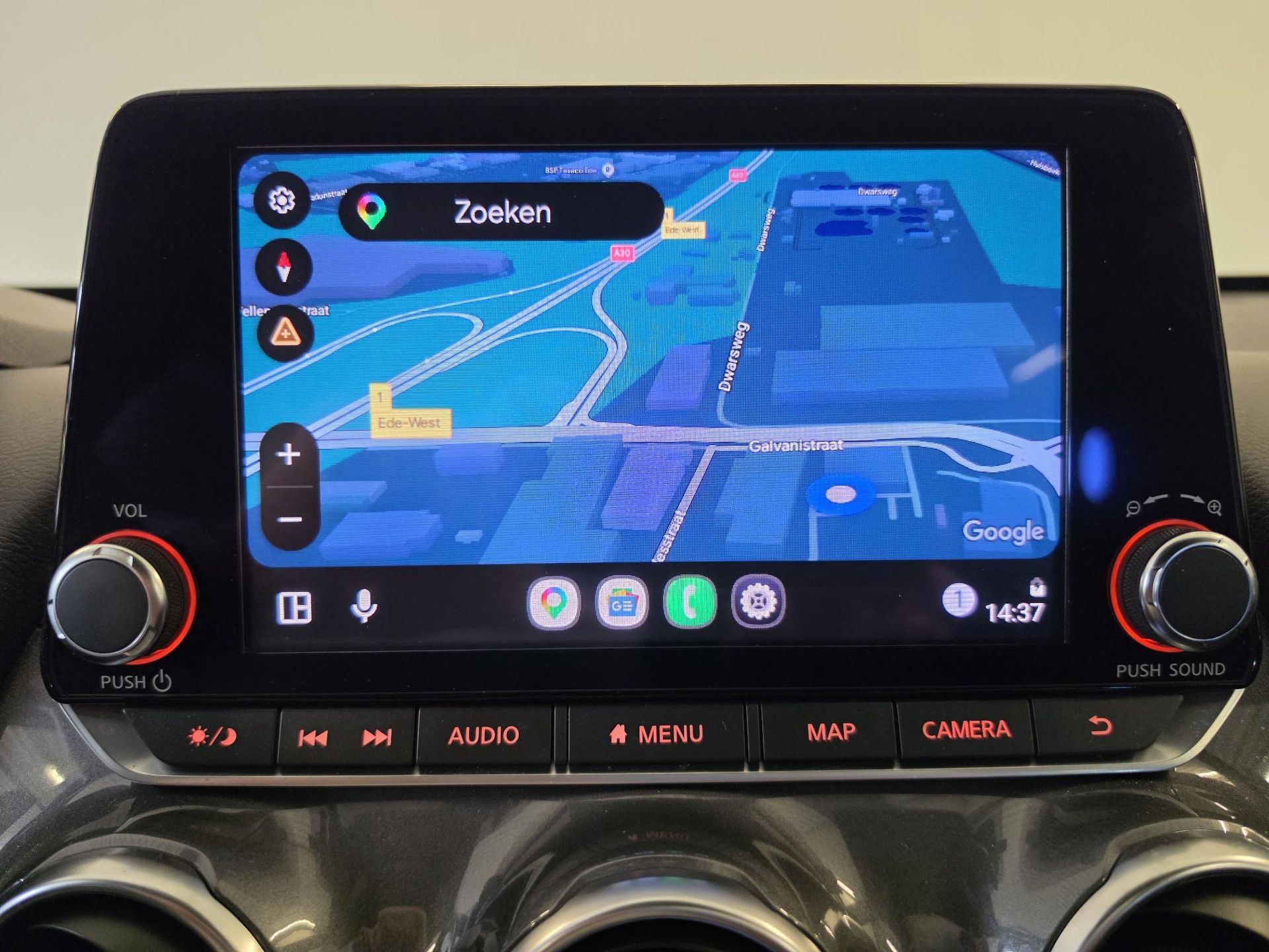 Nissan Juke met kenteken P-806-KV – interieur