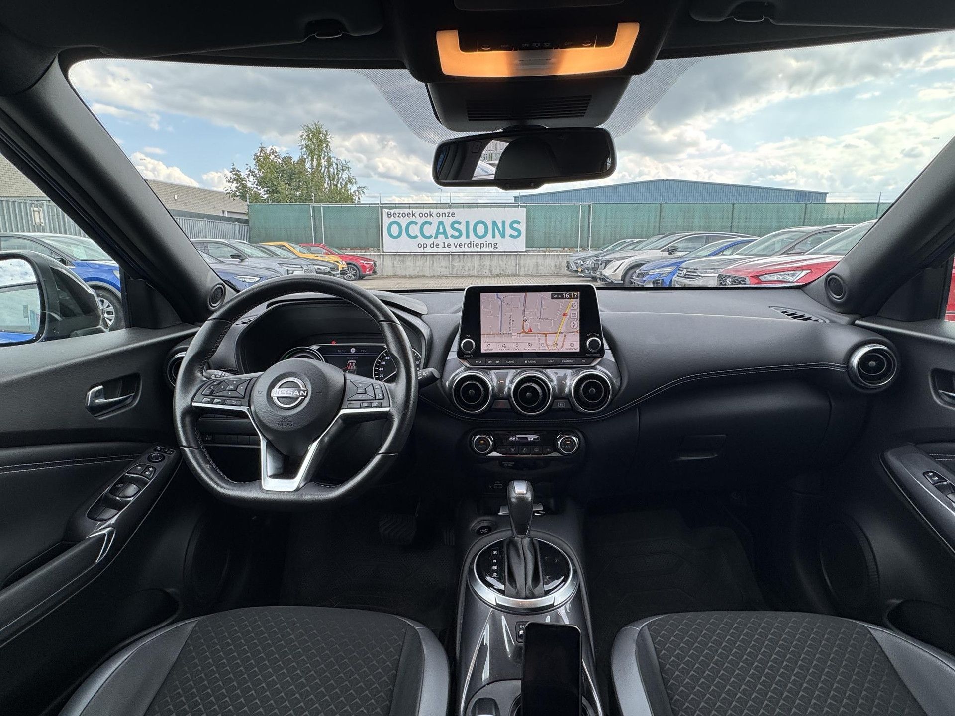 Nissan Juke met kenteken X-079-NT – interieur