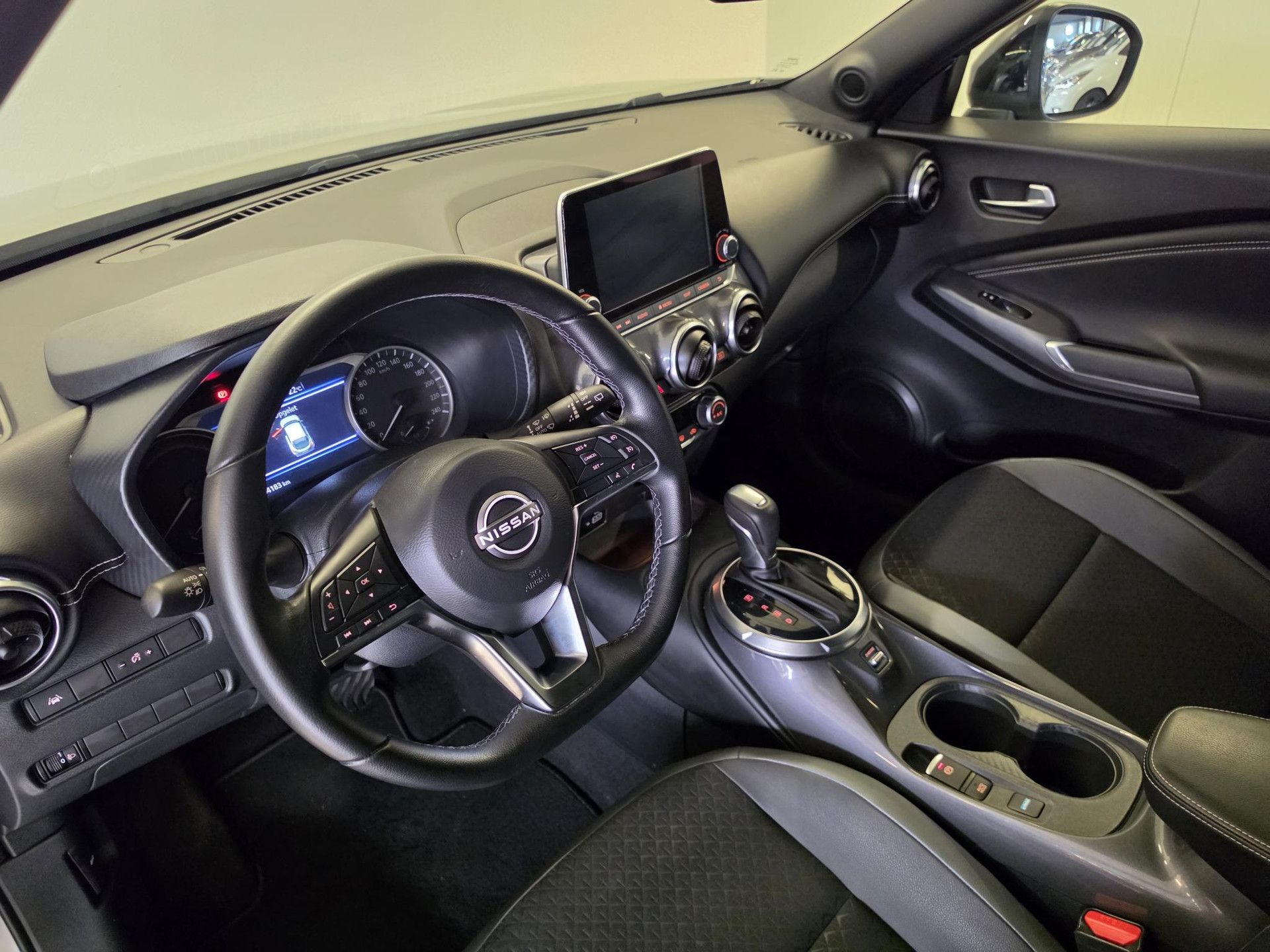 Nissan Juke met kenteken X-689-GZ – detailfoto