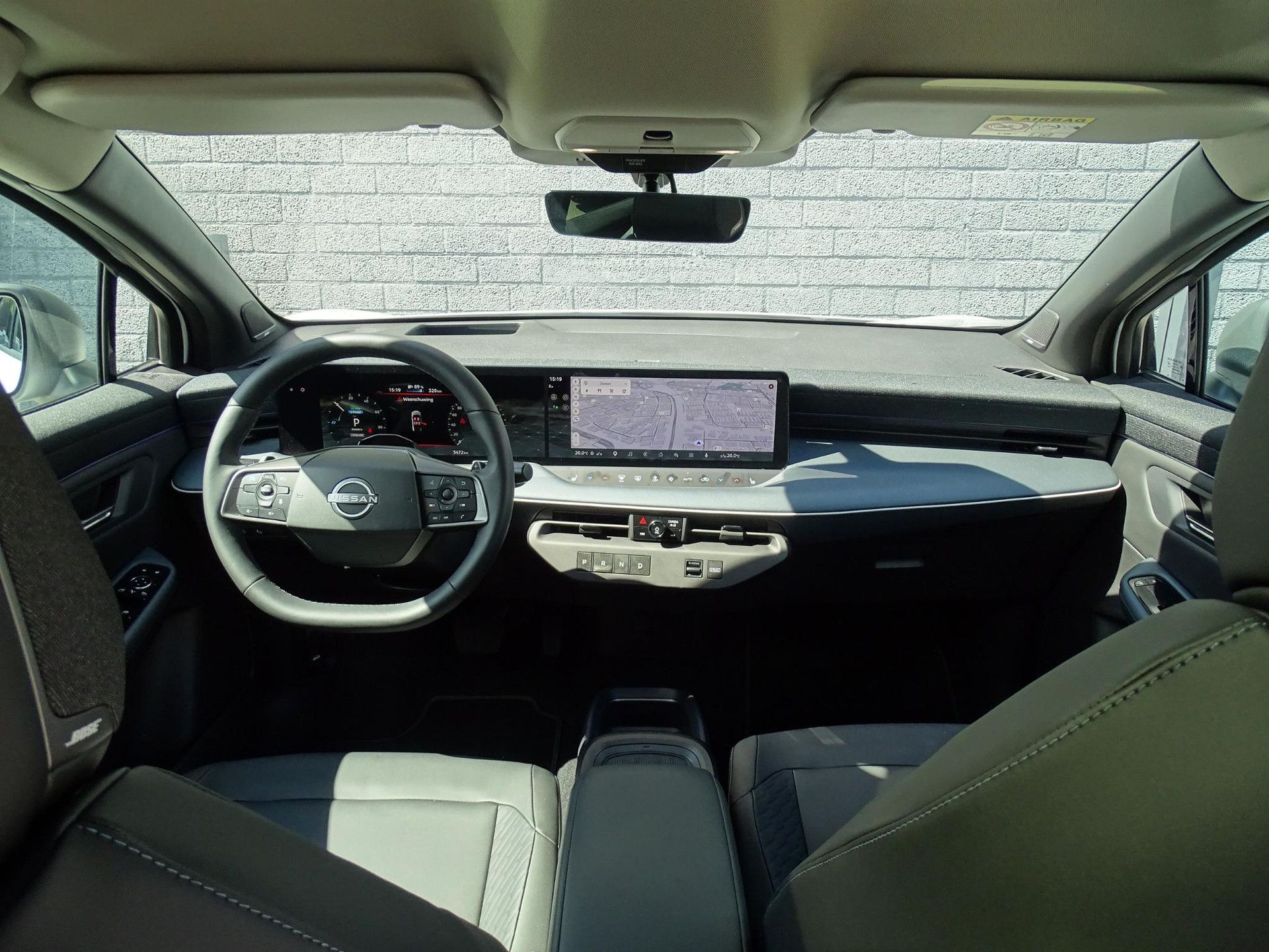 Nissan Leaf met kenteken KKX-31-R – interieur