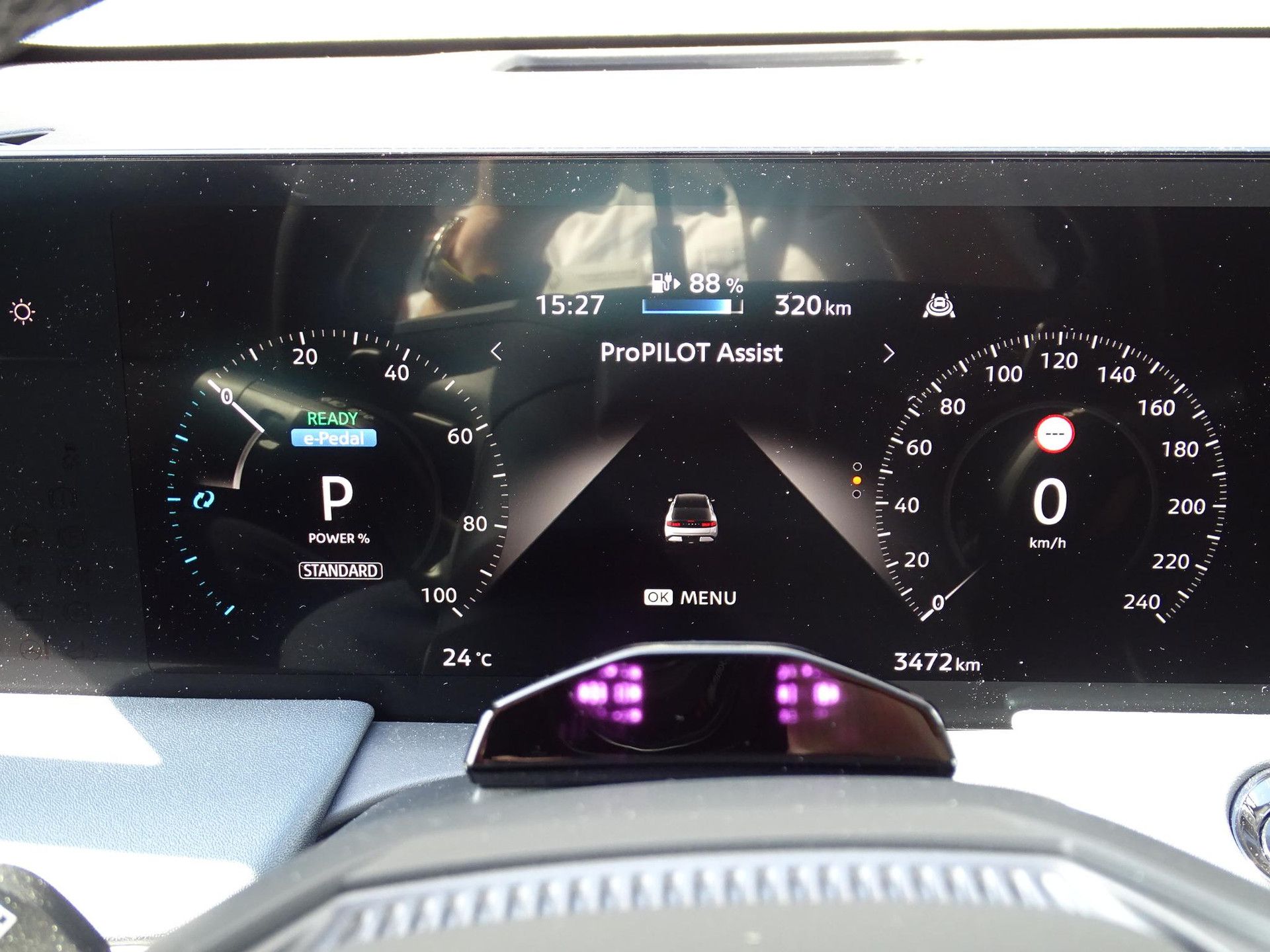 Nissan Leaf met kenteken KKX-31-R – dashboard