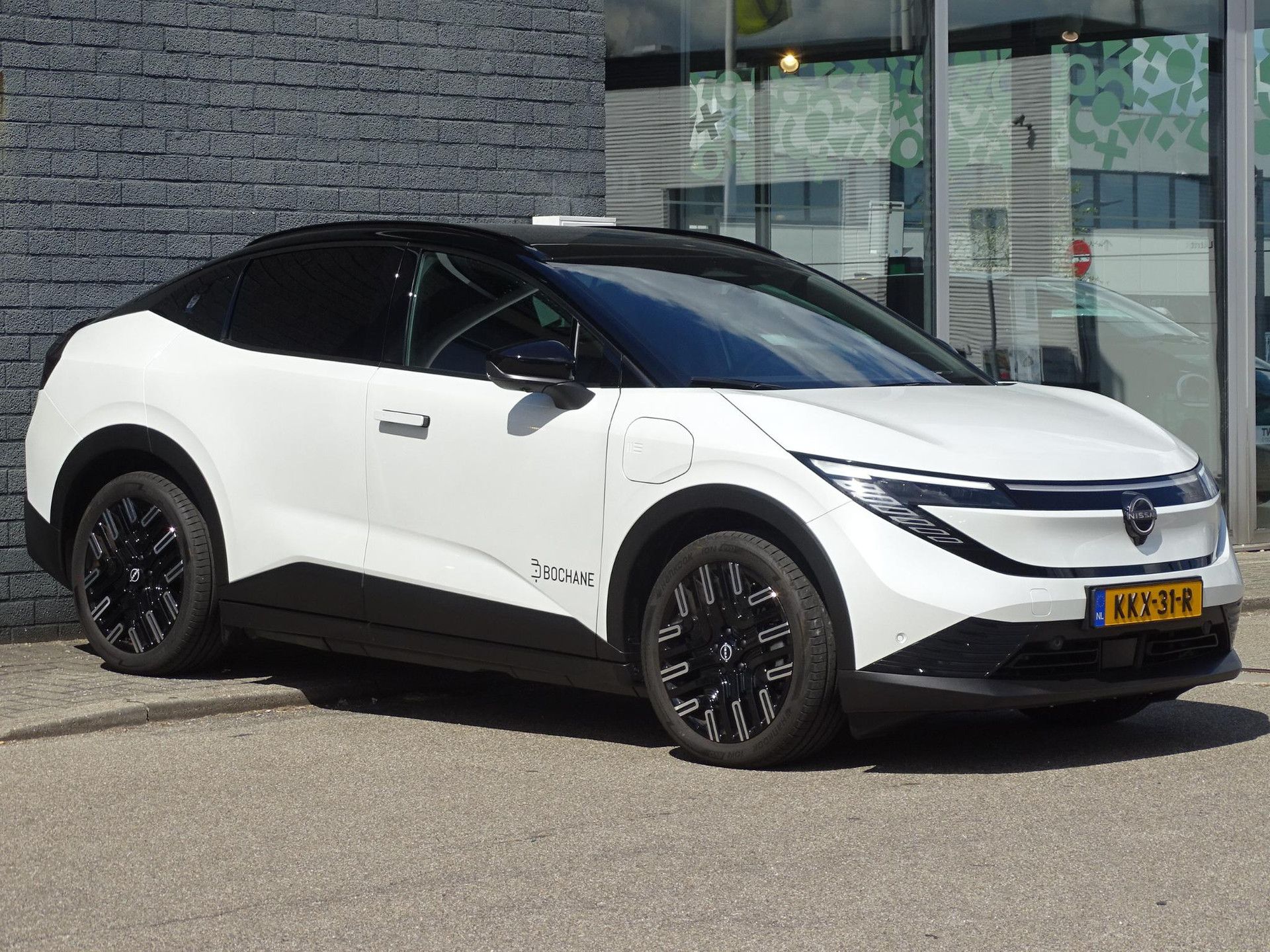 Nissan Leaf met kenteken KKX-31-R – detailfoto