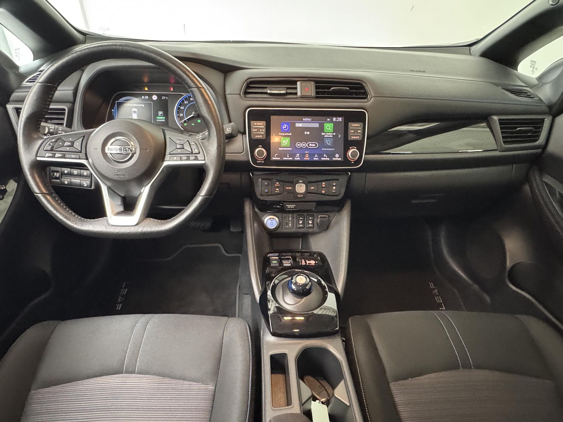 Nissan Leaf met kenteken N-423-HJ – interieur