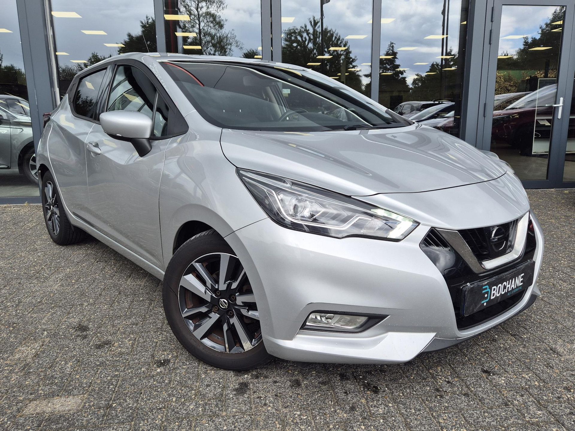 Nissan Micra met kenteken TJ-020-F – detailfoto