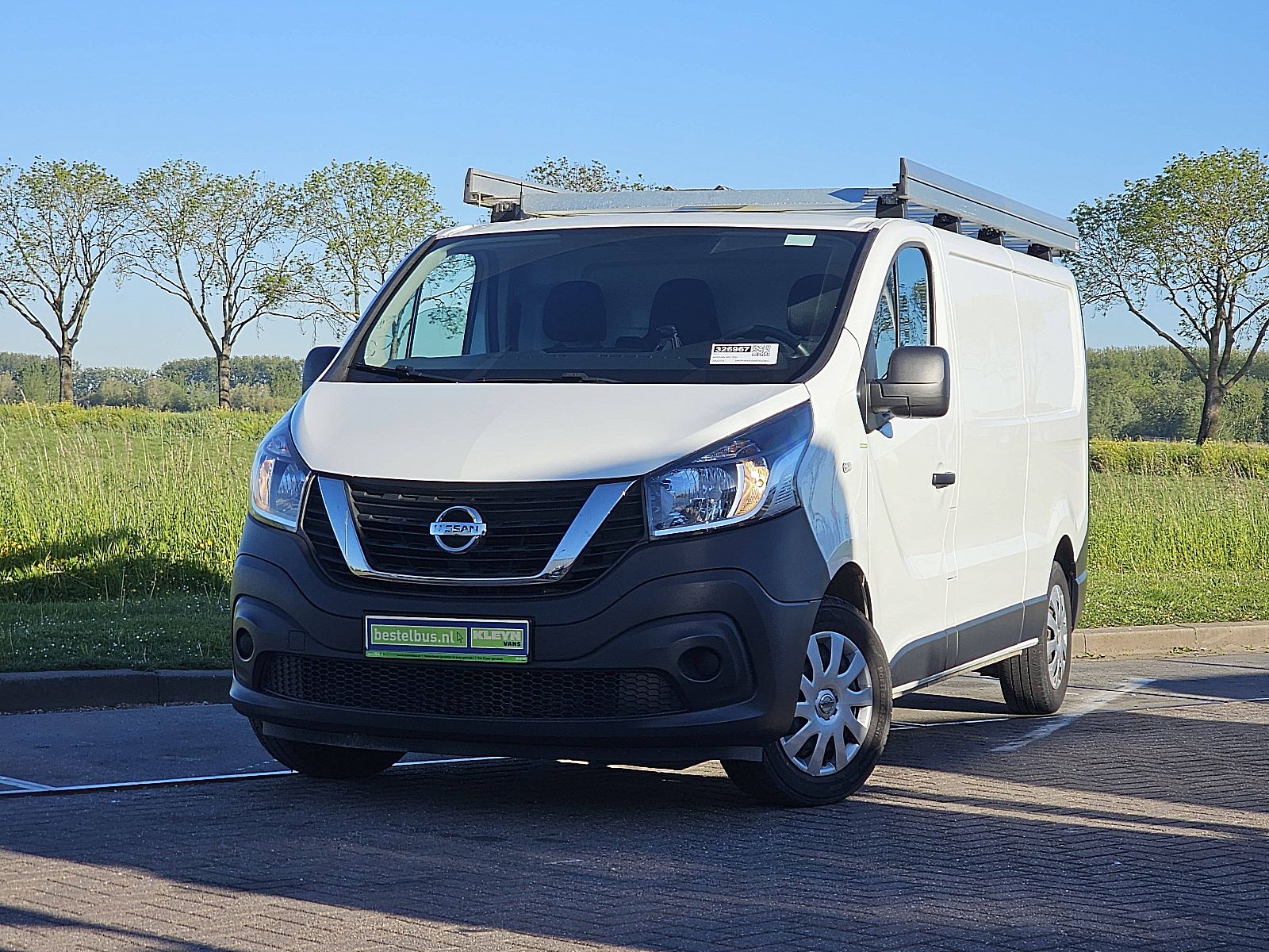 Nissan NV – vooraanzicht