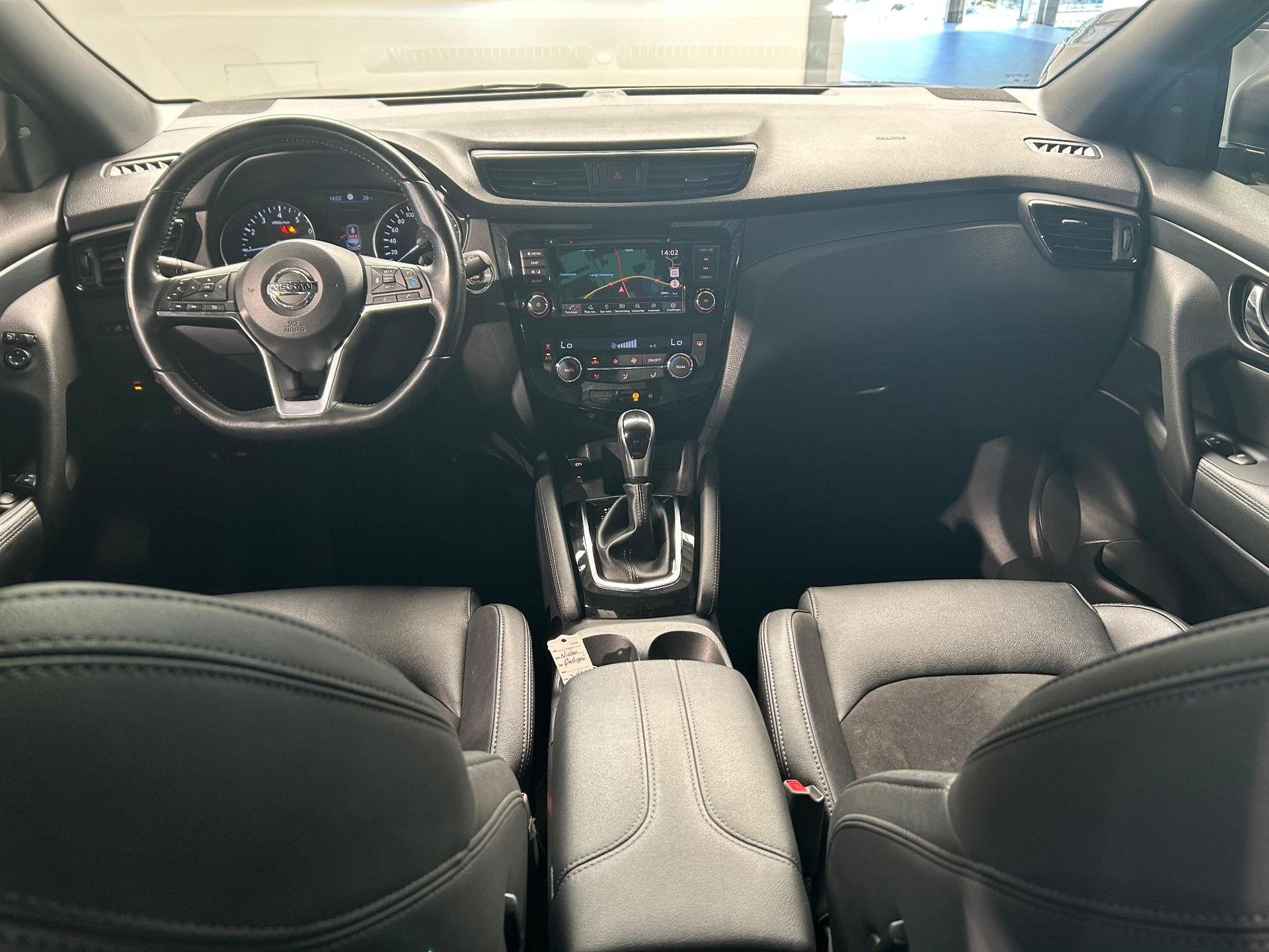 Nissan QASHQAI met kenteken J-268-BP – interieur