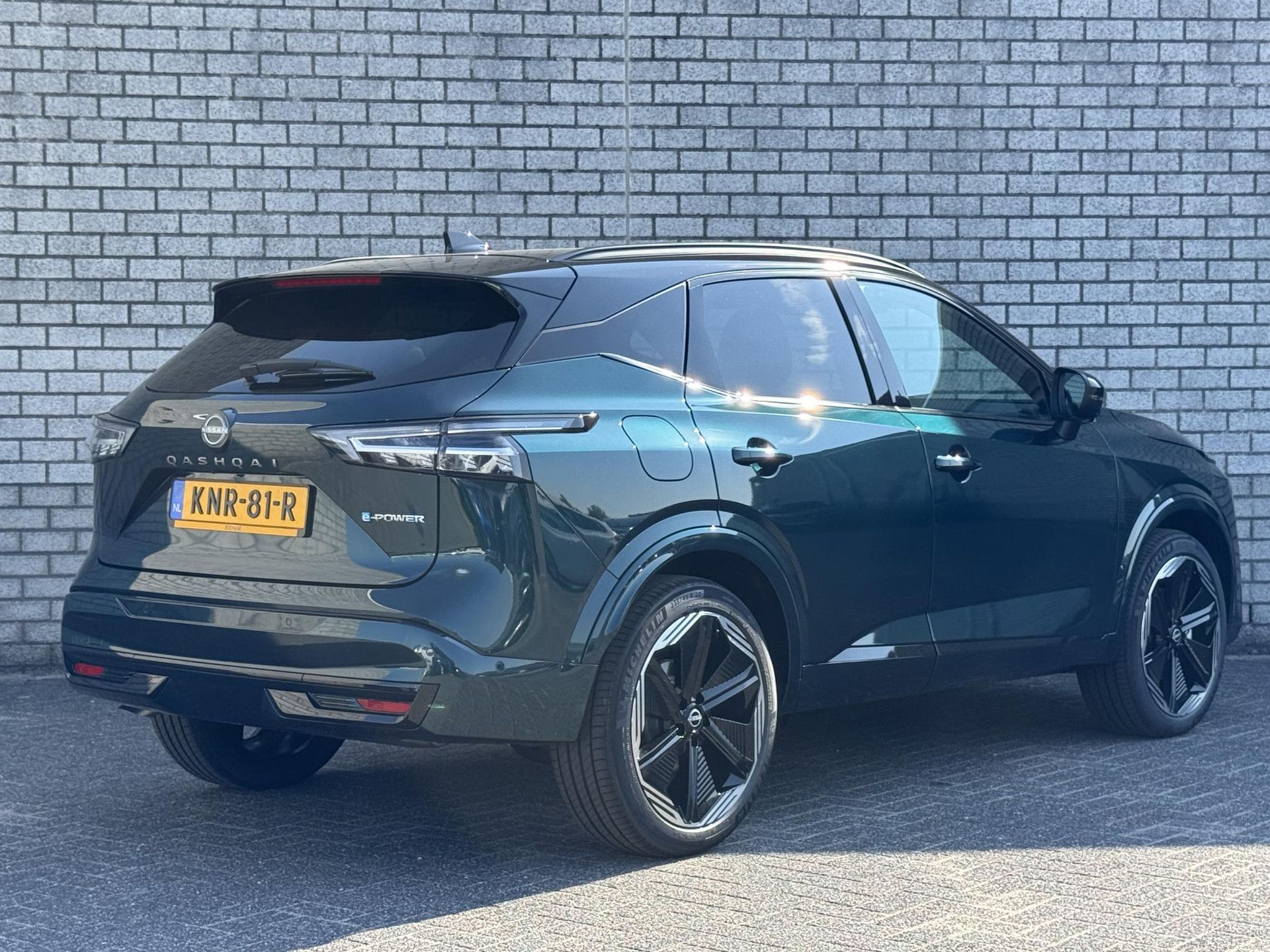 Nissan QASHQAI met kenteken KNR-81-R – achteraanzicht