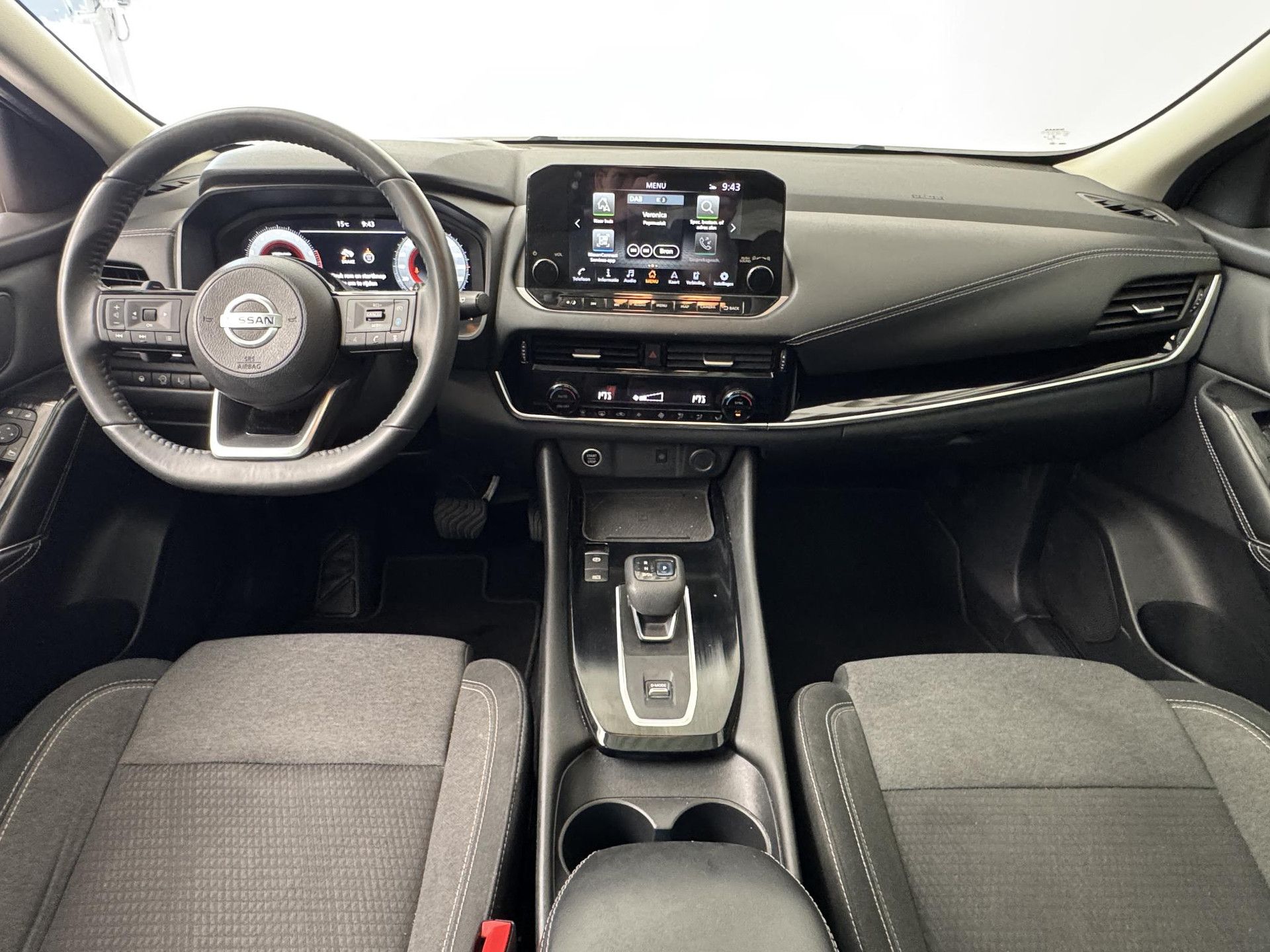 Nissan QASHQAI met kenteken N-425-HJ – interieur
