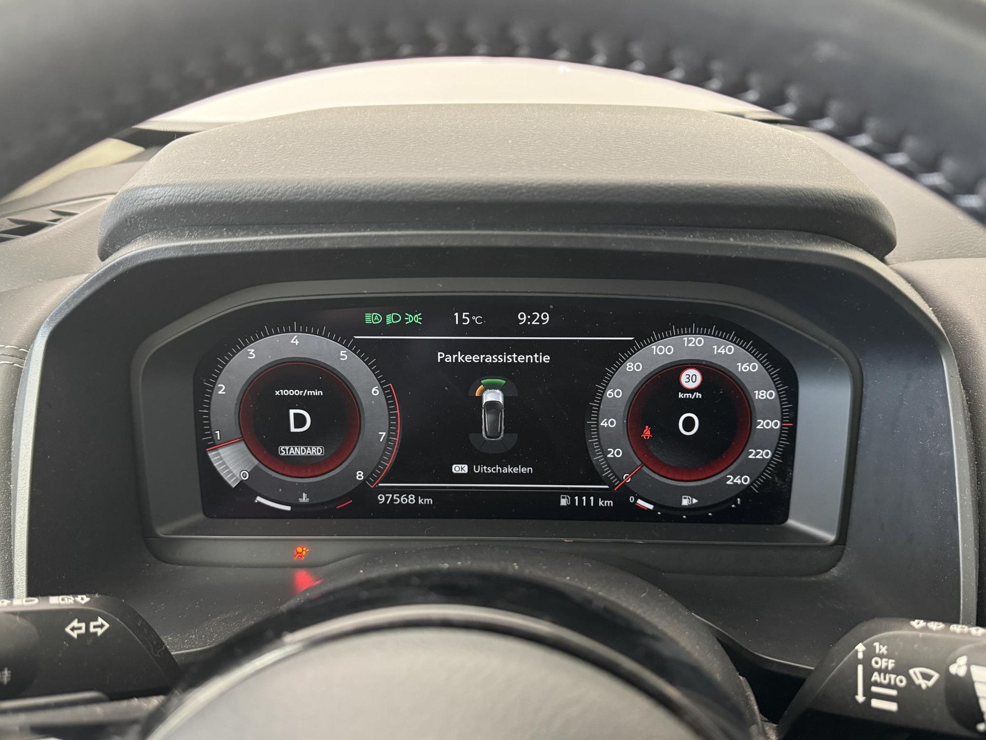 Nissan QASHQAI met kenteken N-425-HJ – dashboard