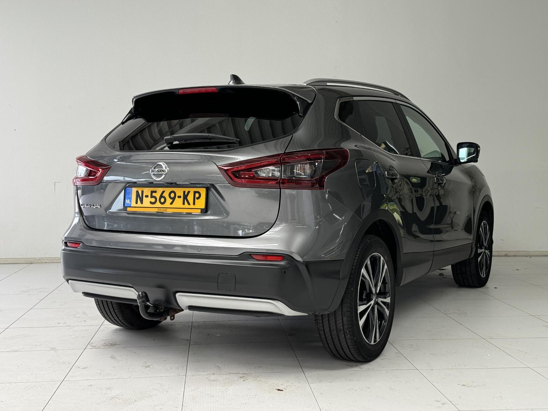 Nissan QASHQAI met kenteken N-569-KP – achteraanzicht