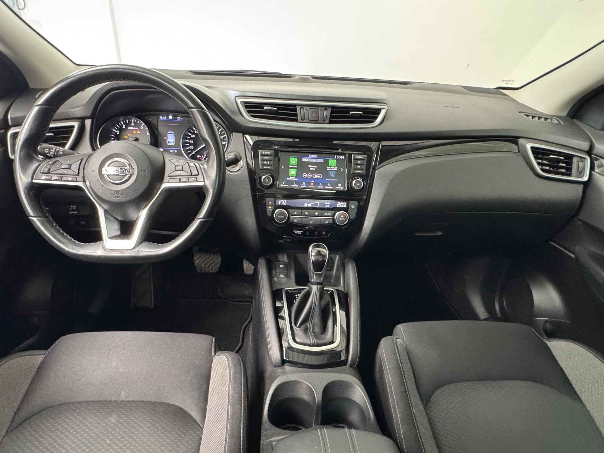 Nissan QASHQAI met kenteken N-569-KP – interieur
