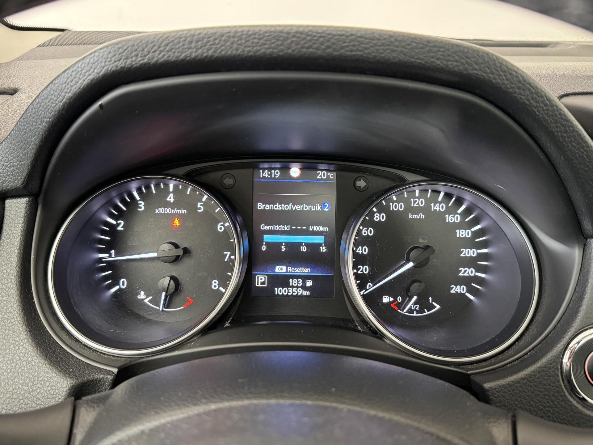 Nissan QASHQAI met kenteken N-569-KP – dashboard