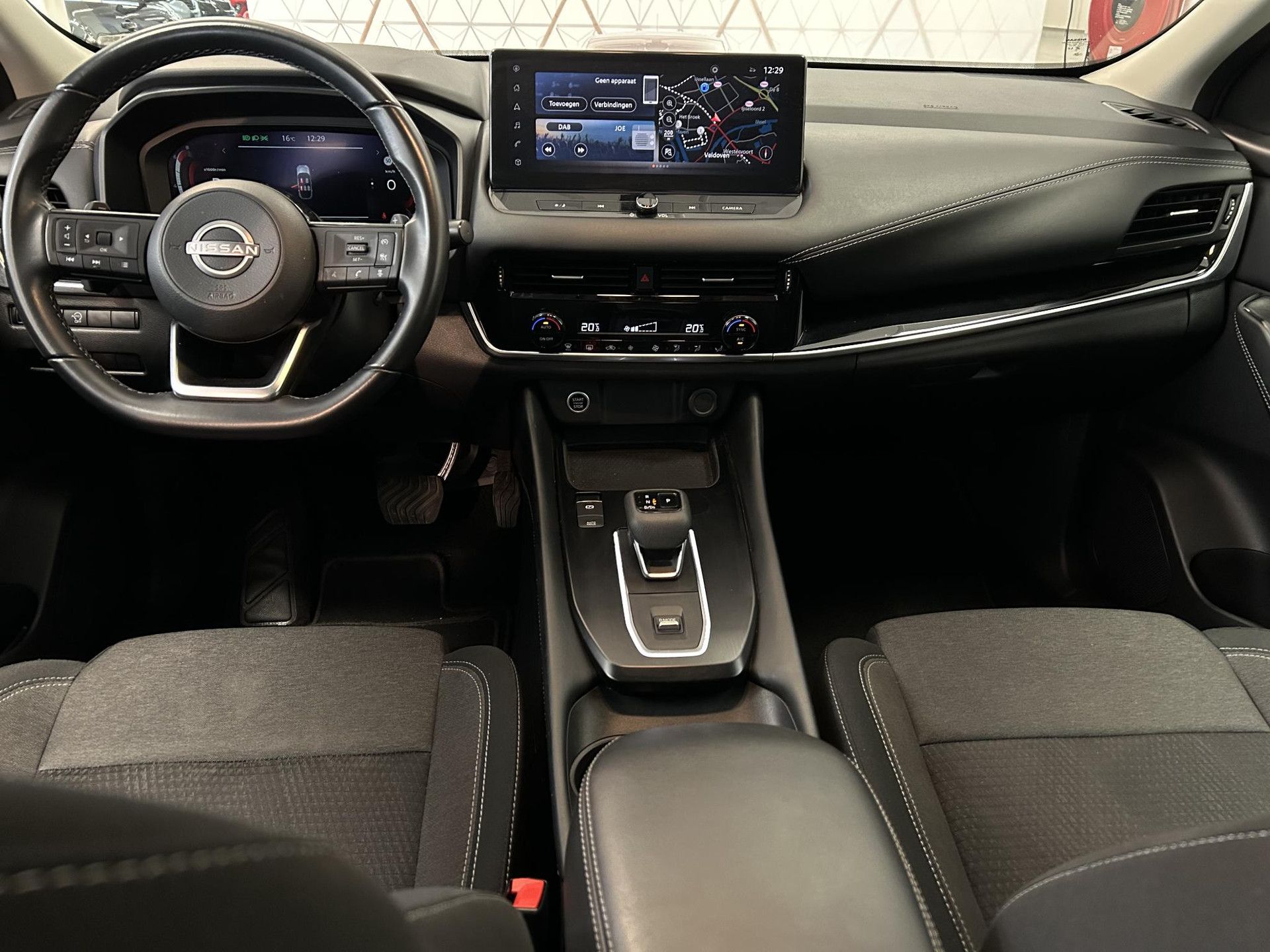 Nissan QASHQAI met kenteken S-363-PN – interieur
