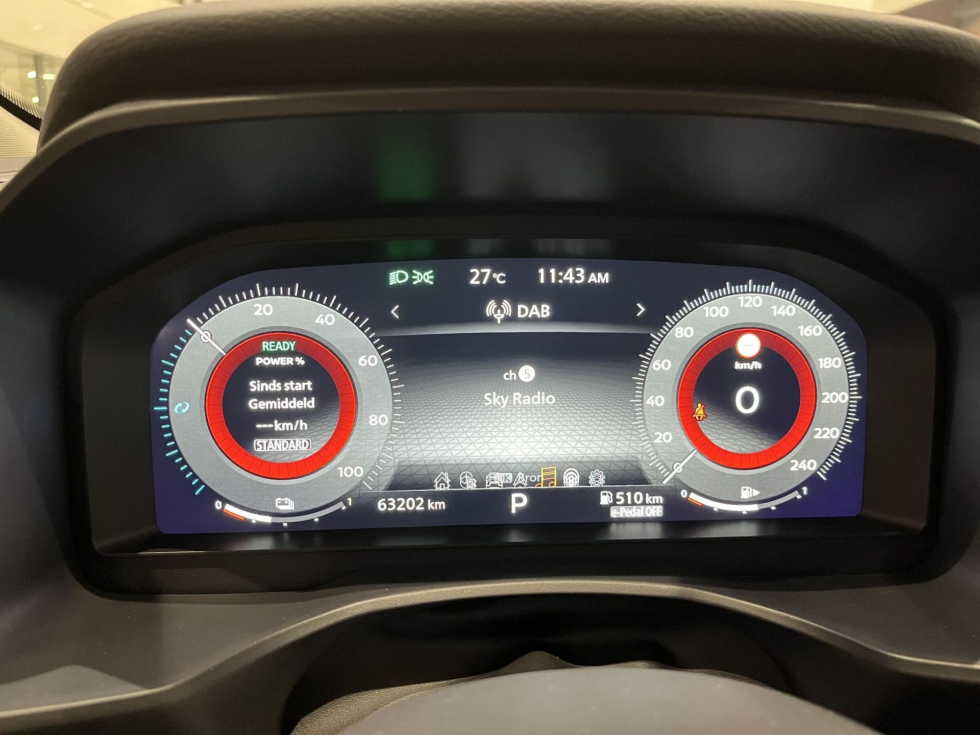 Nissan QASHQAI met kenteken S-417-PN – interieur