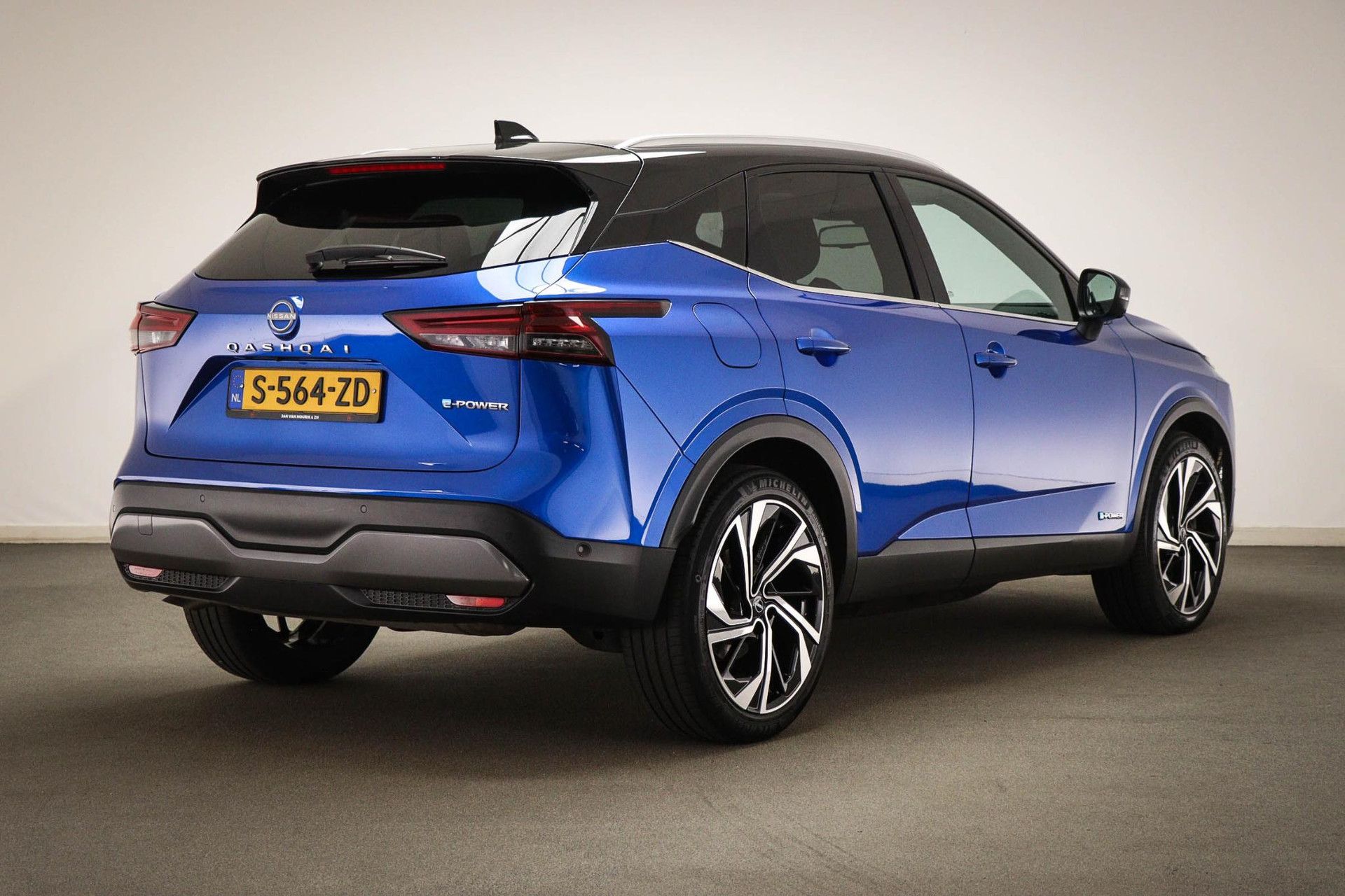 Nissan QASHQAI met kenteken S-564-ZD – achteraanzicht