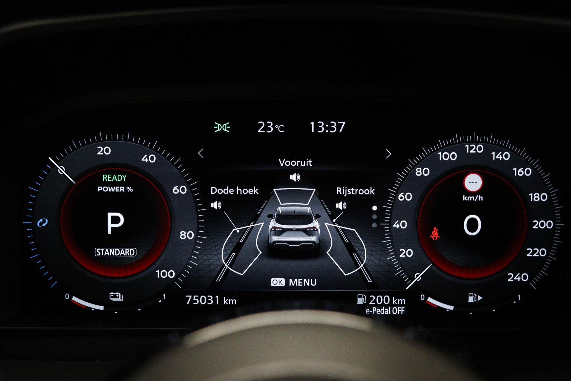Nissan QASHQAI met kenteken S-564-ZD – dashboard