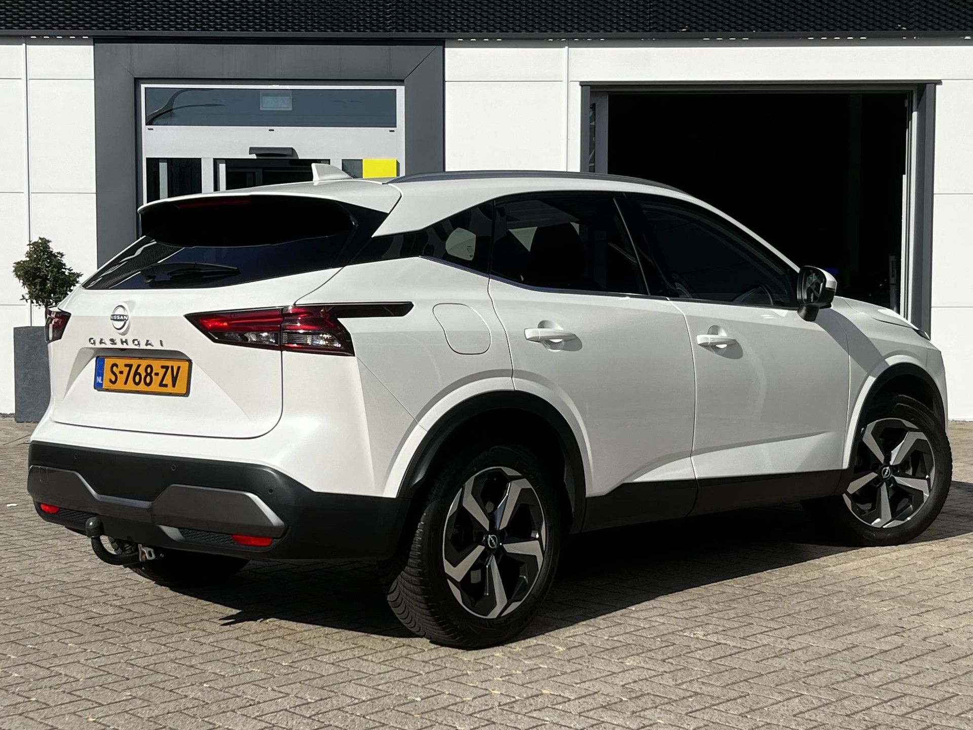 Nissan QASHQAI met kenteken S-768-ZV – achteraanzicht