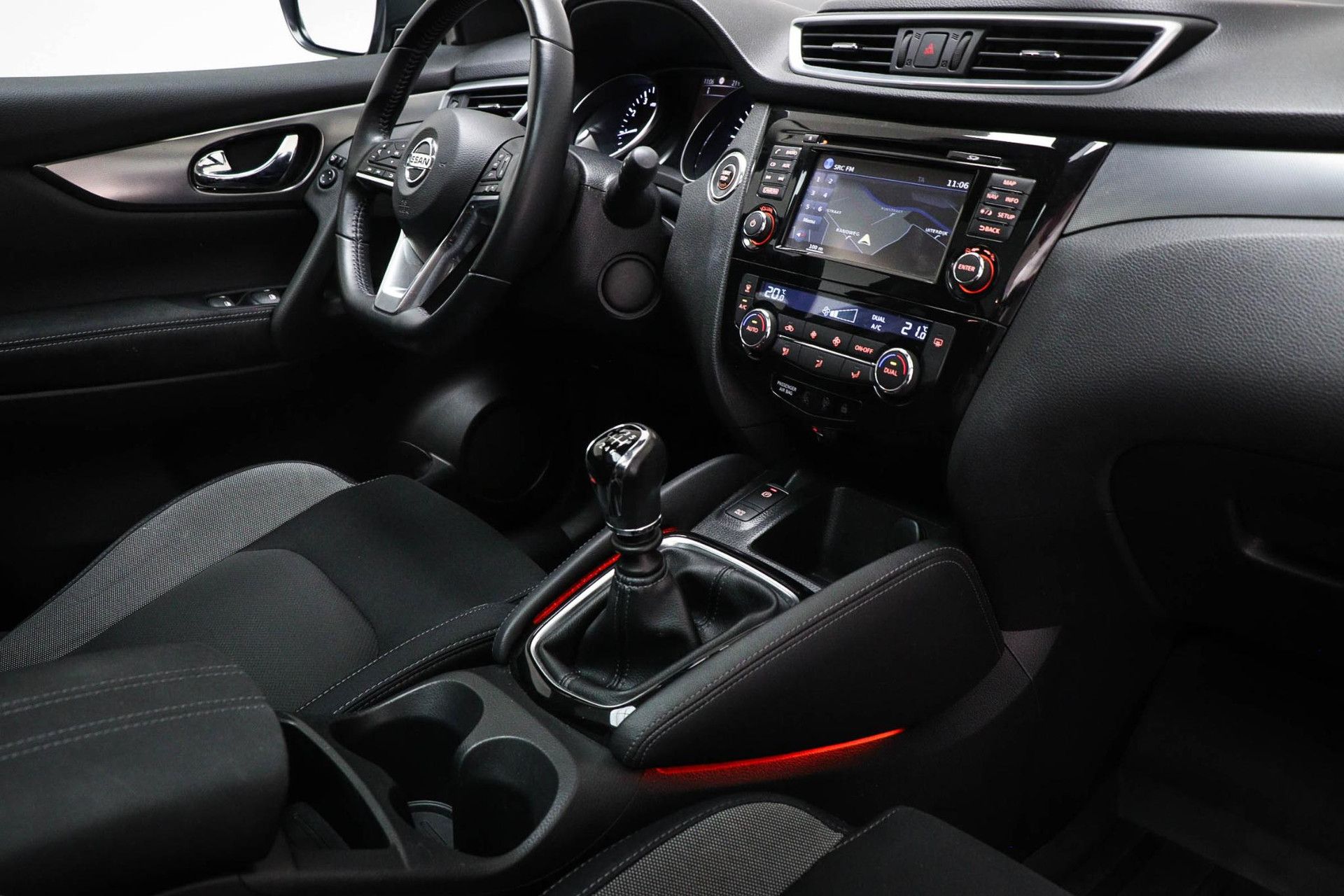 Nissan QASHQAI met kenteken ST-279-V – interieur