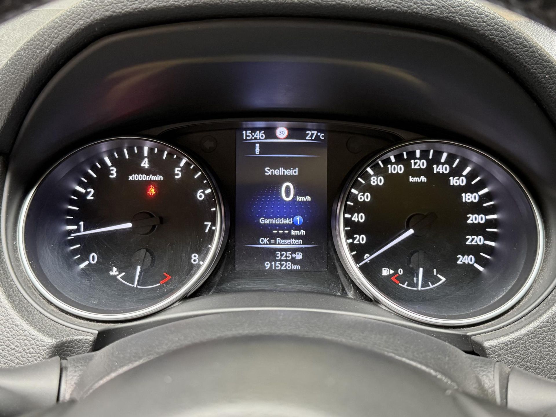 Nissan QASHQAI met kenteken TZ-057-F – dashboard