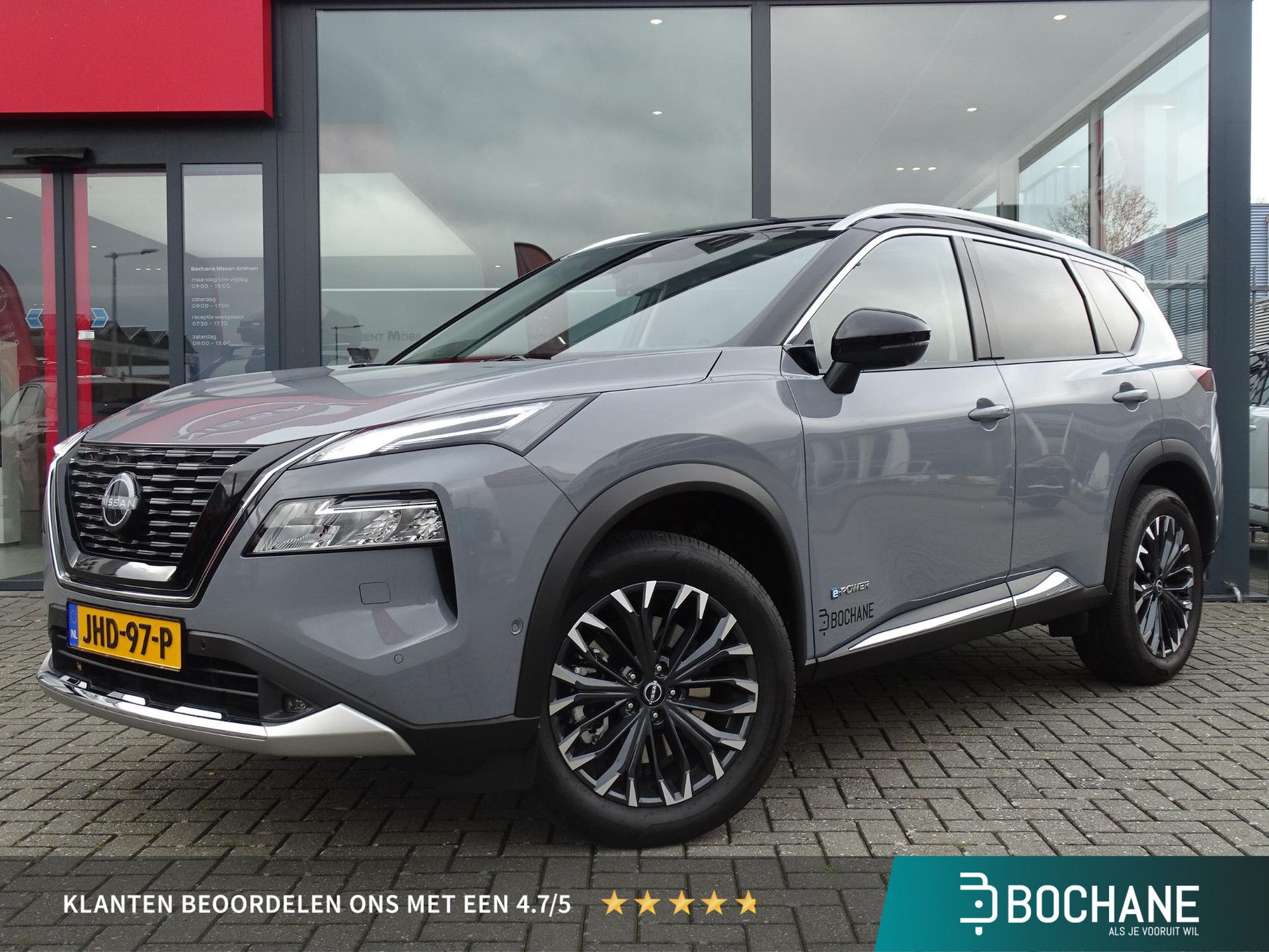 Nissan X-Trail met kenteken JHD-97-P – vooraanzicht