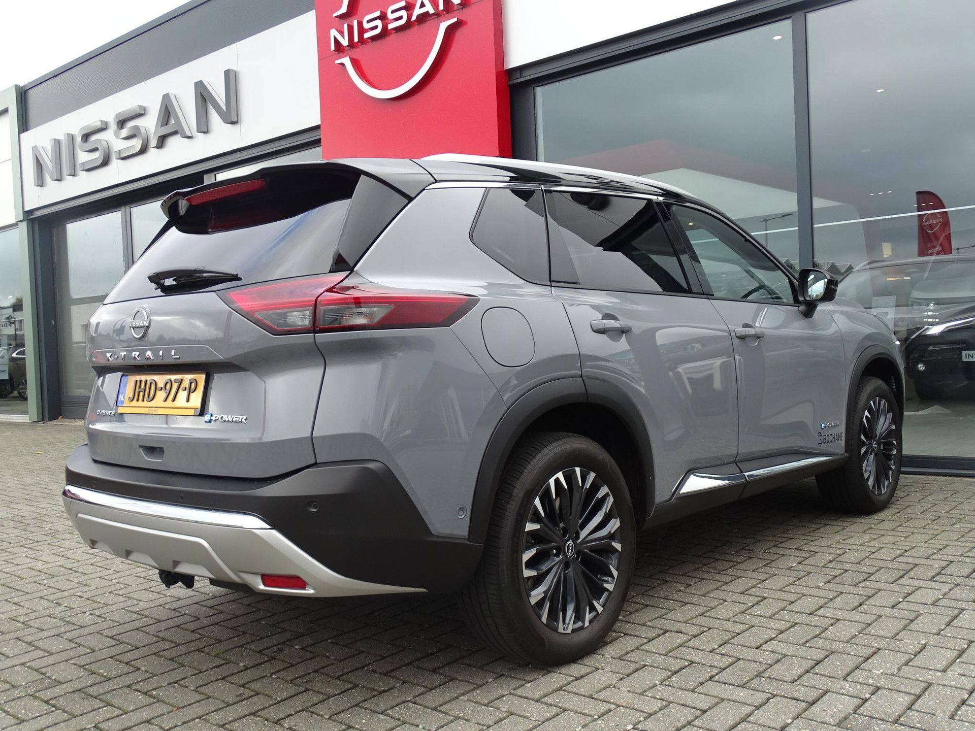 Nissan X-Trail met kenteken JHD-97-P – achteraanzicht