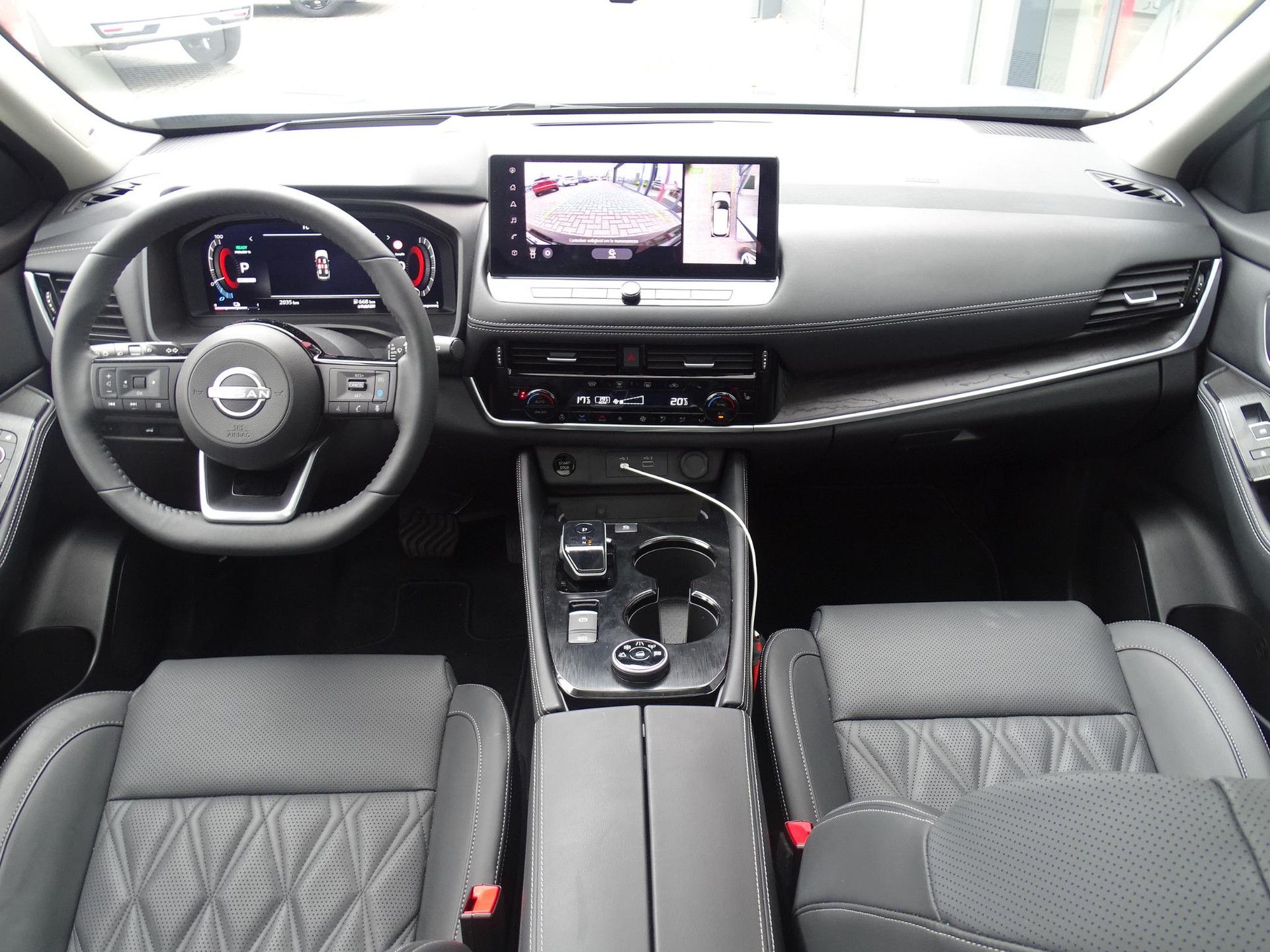 Nissan X-Trail met kenteken JHD-97-P – interieur