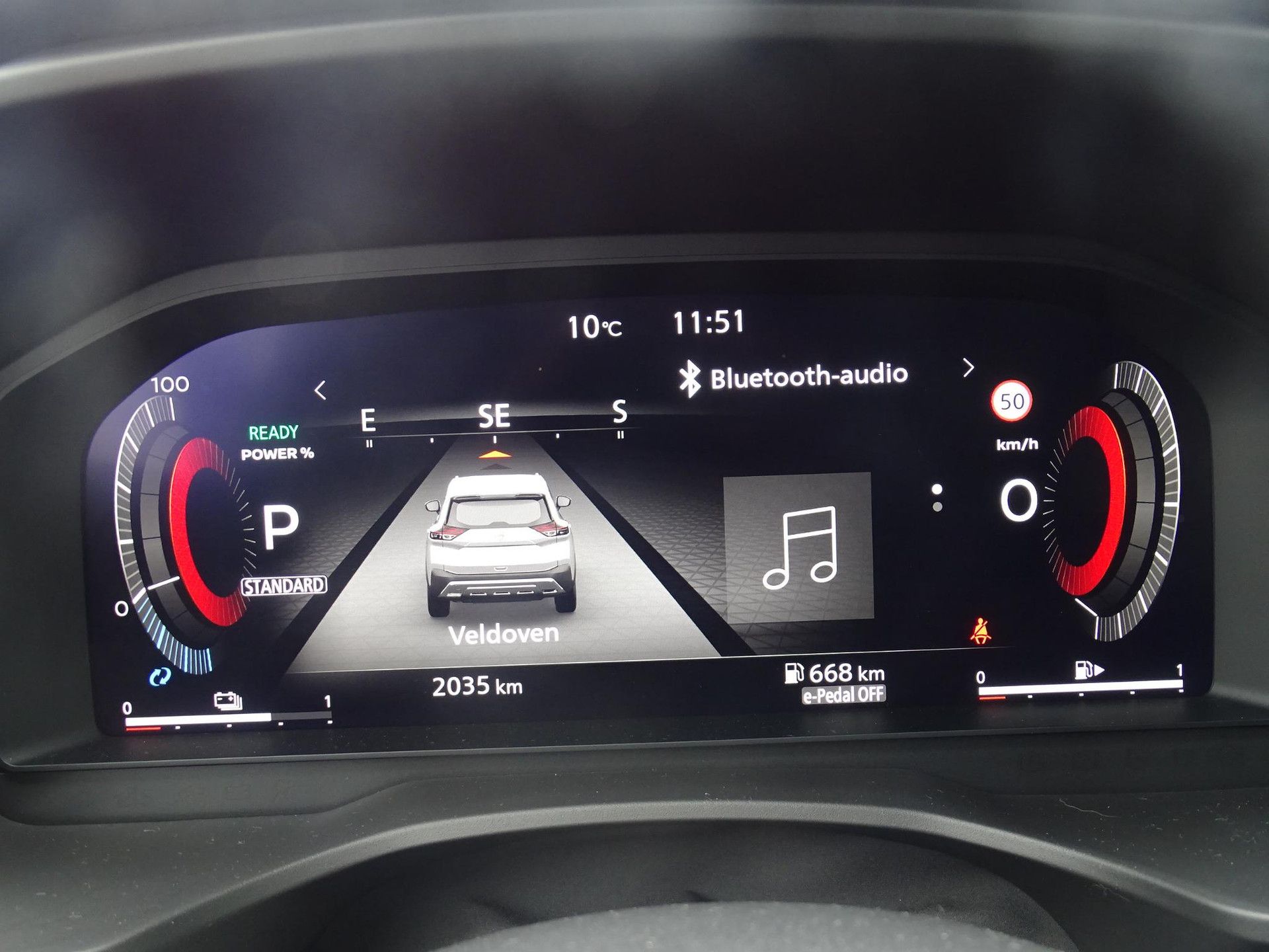 Nissan X-Trail met kenteken JHD-97-P – dashboard