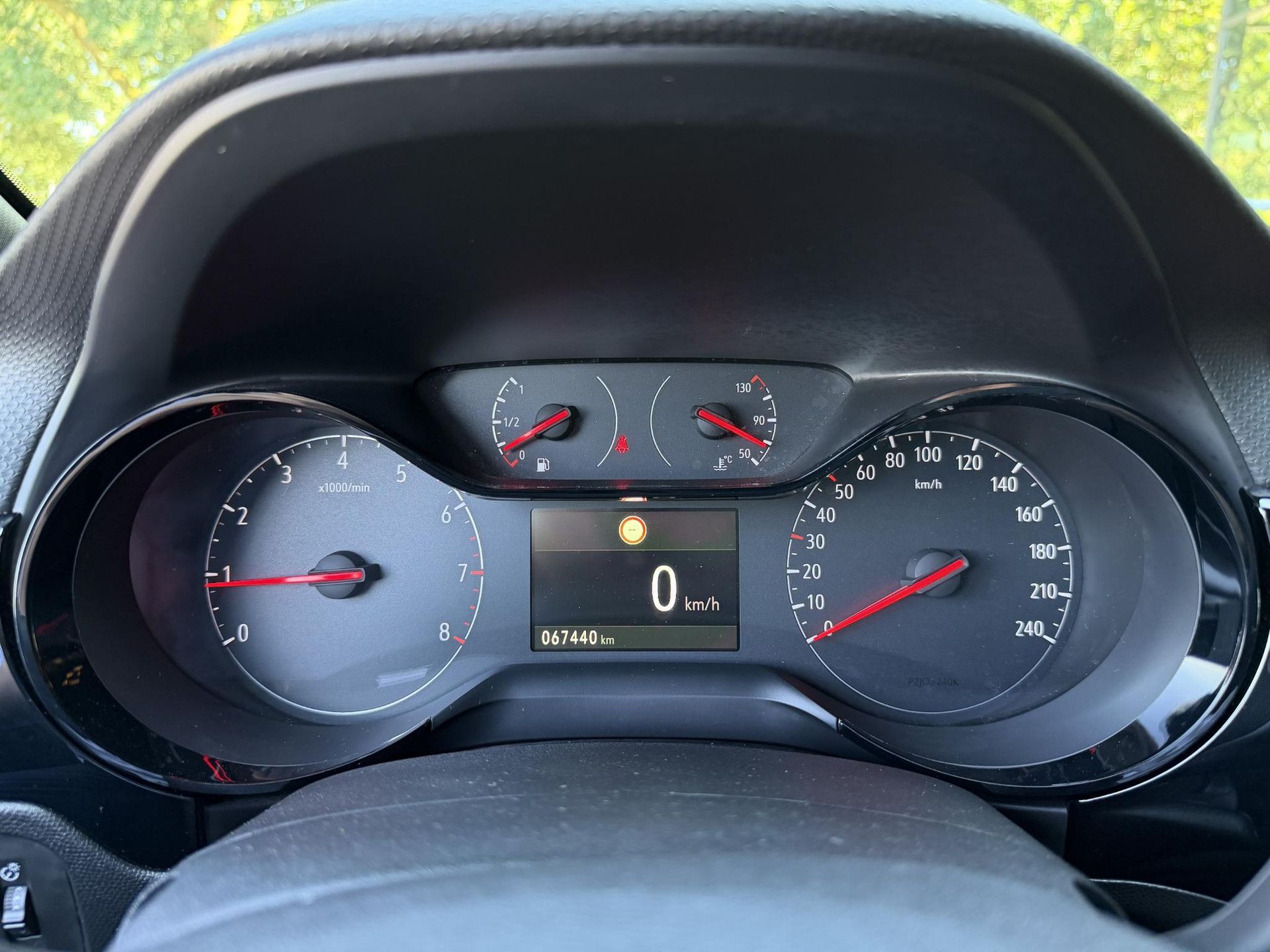 Opel Corsa met kenteken H-336-HF – dashboard