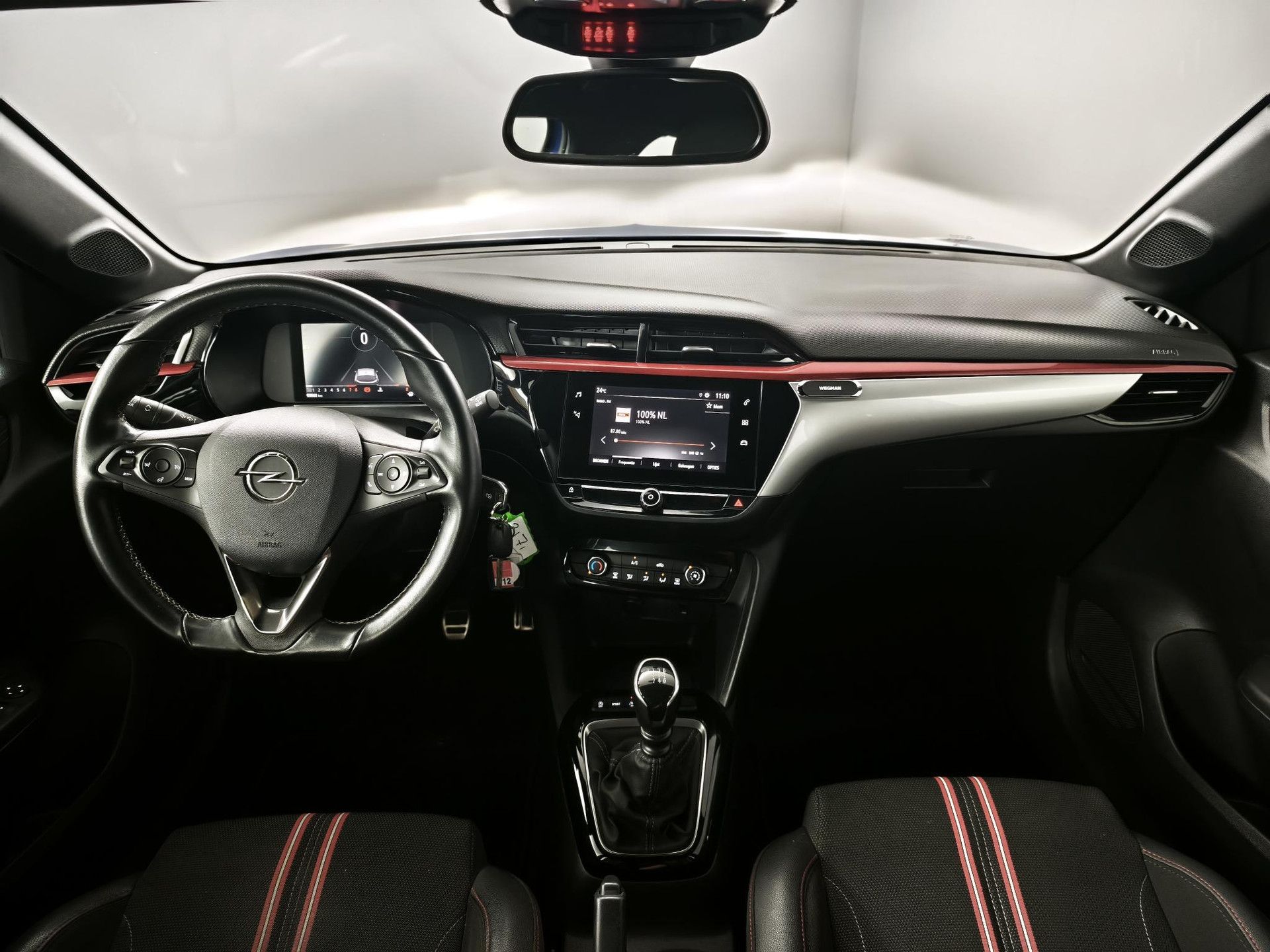 Opel Corsa met kenteken L-584-GV – interieur