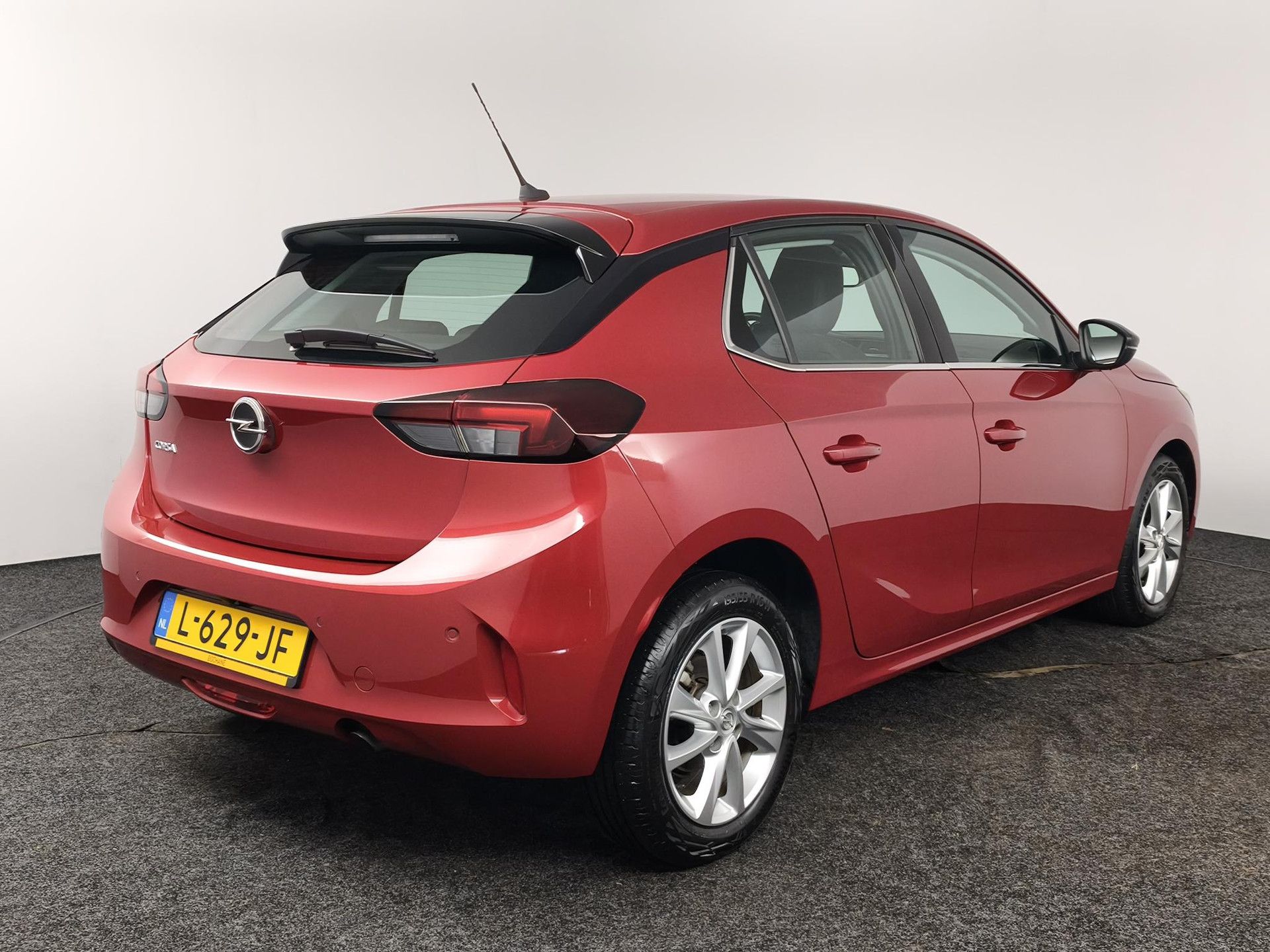 Opel Corsa met kenteken L-629-JF – achteraanzicht