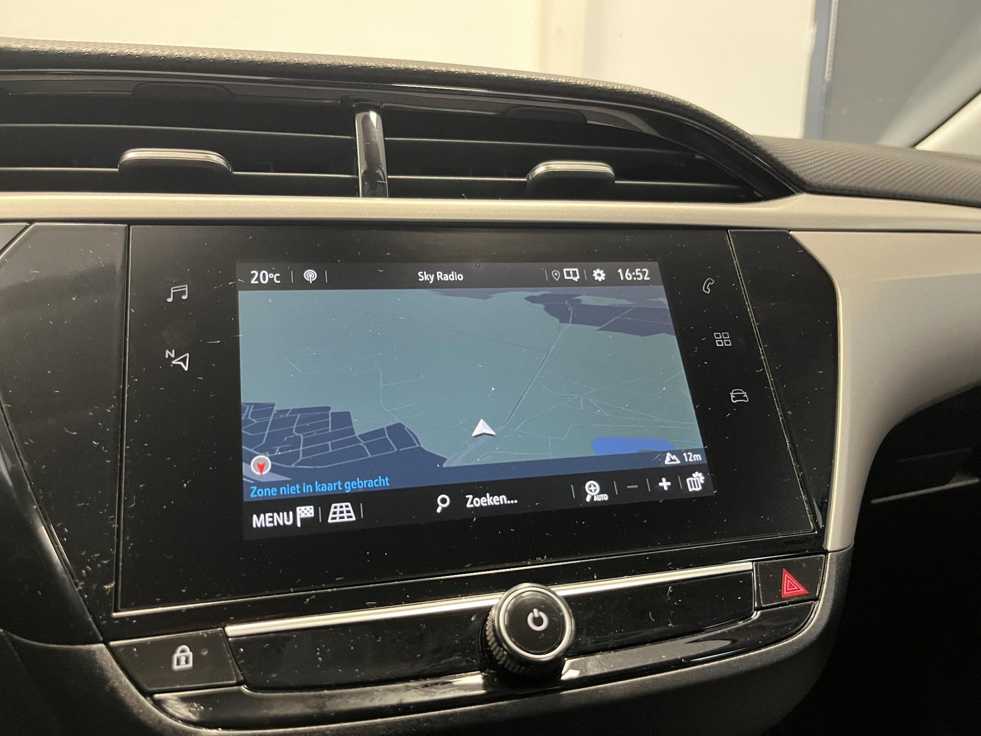 Opel Corsa met kenteken R-040-PG – dashboard