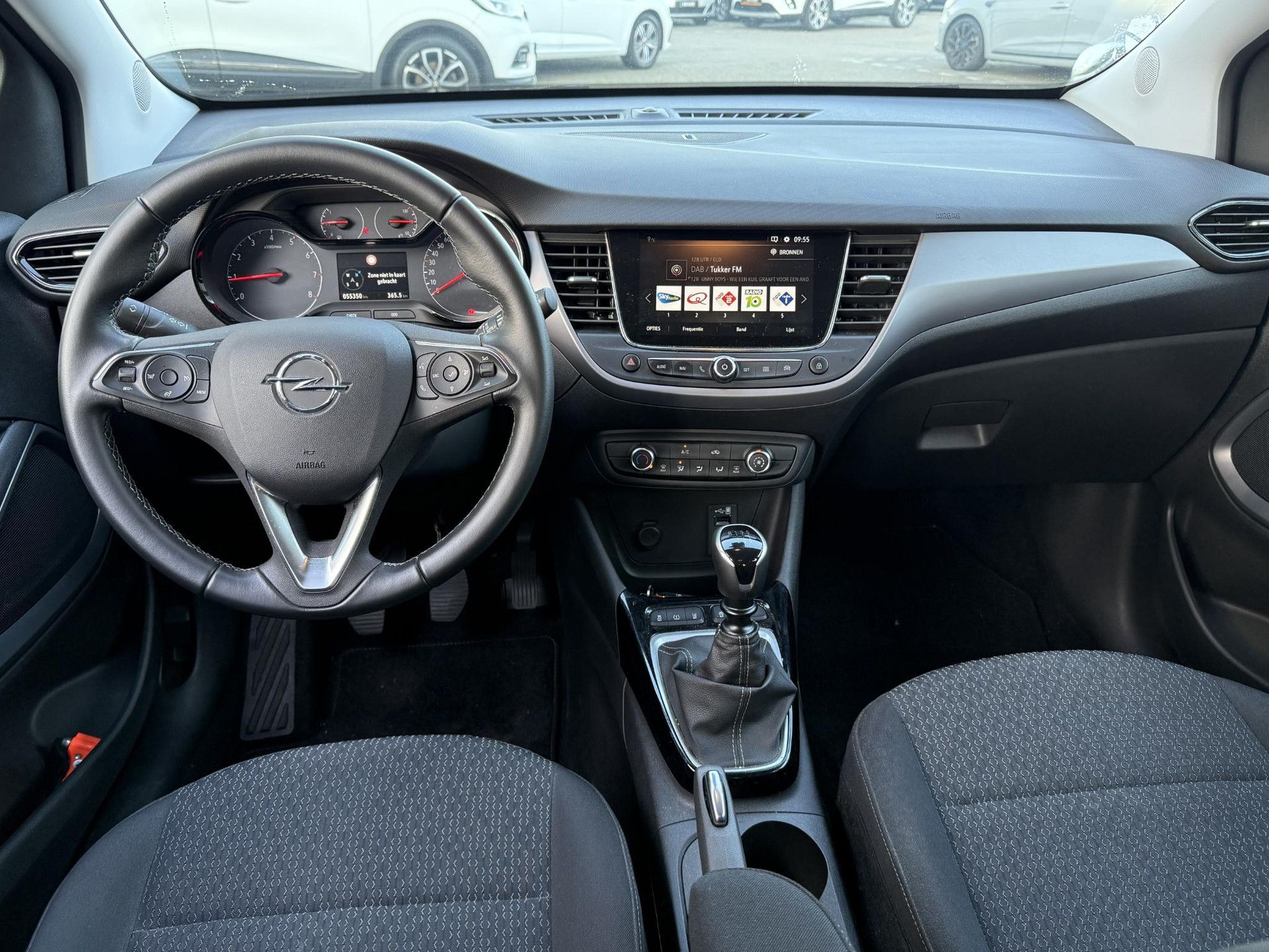 Opel CrosslandX met kenteken K-935-ZZ – interieur