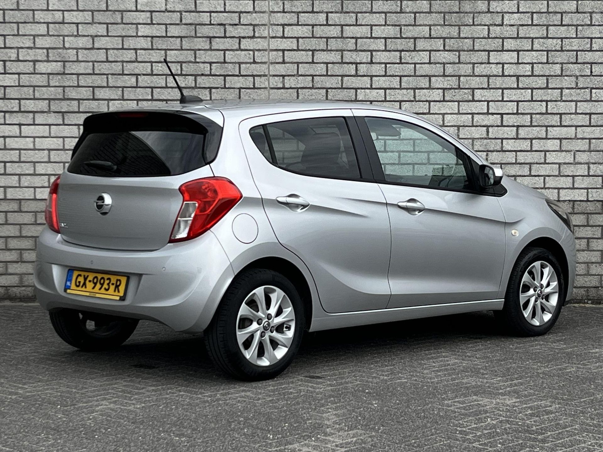 Opel KARL met kenteken GX-993-R – achteraanzicht