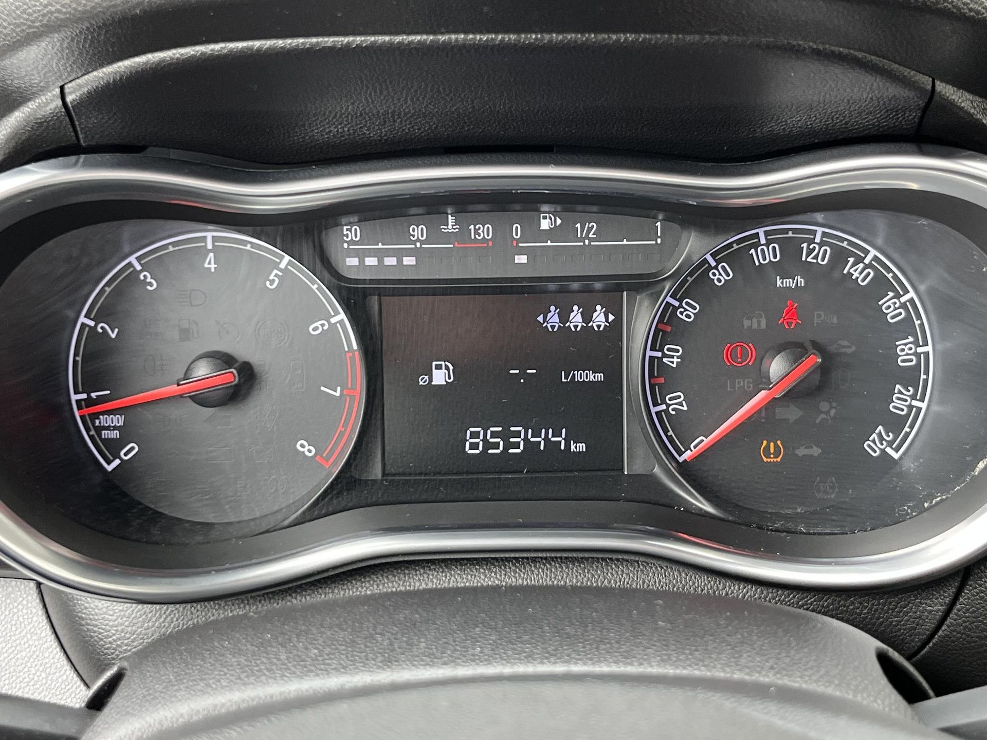 Opel KARL met kenteken GX-993-R – dashboard