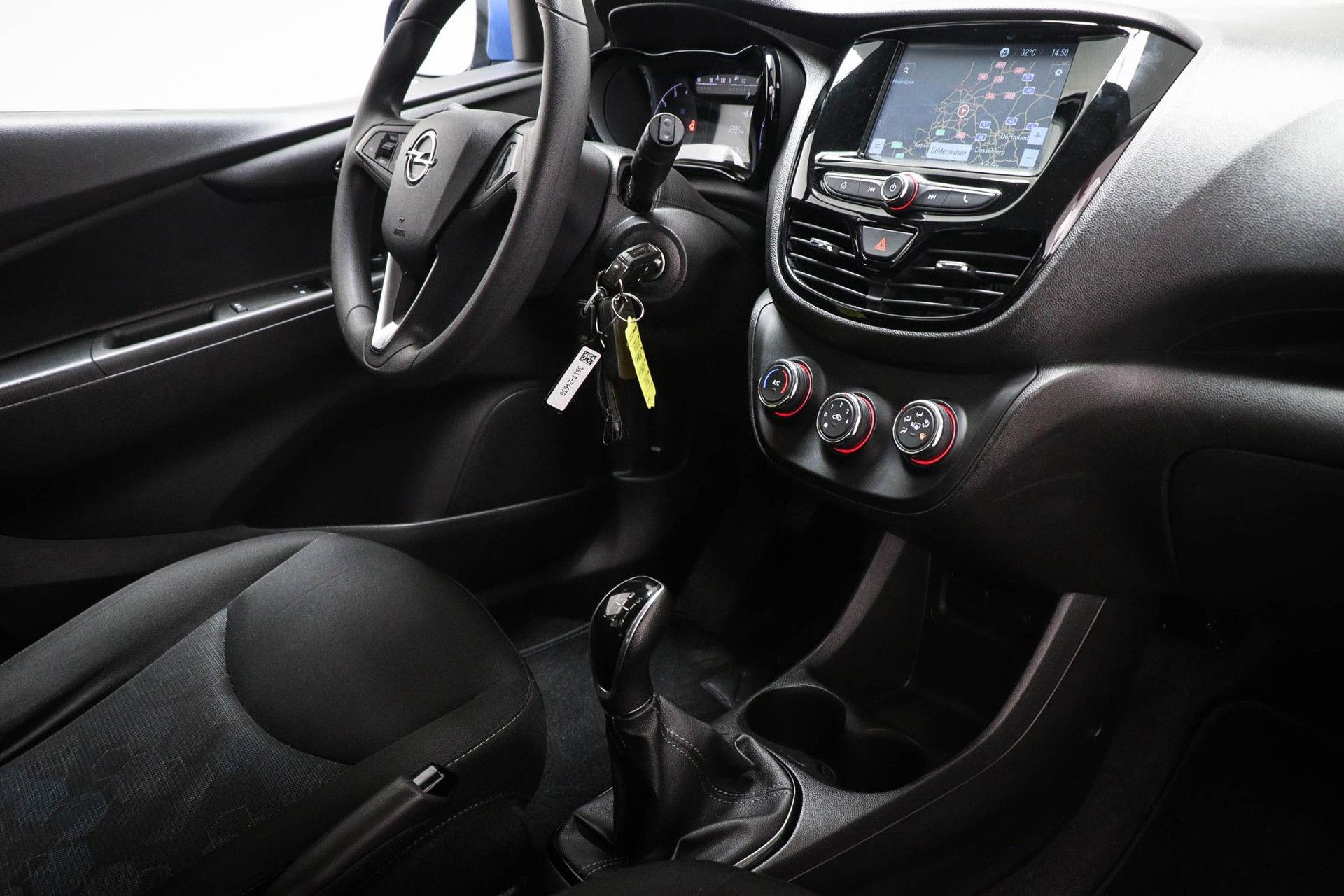 Opel KARL met kenteken XH-660-F – interieur
