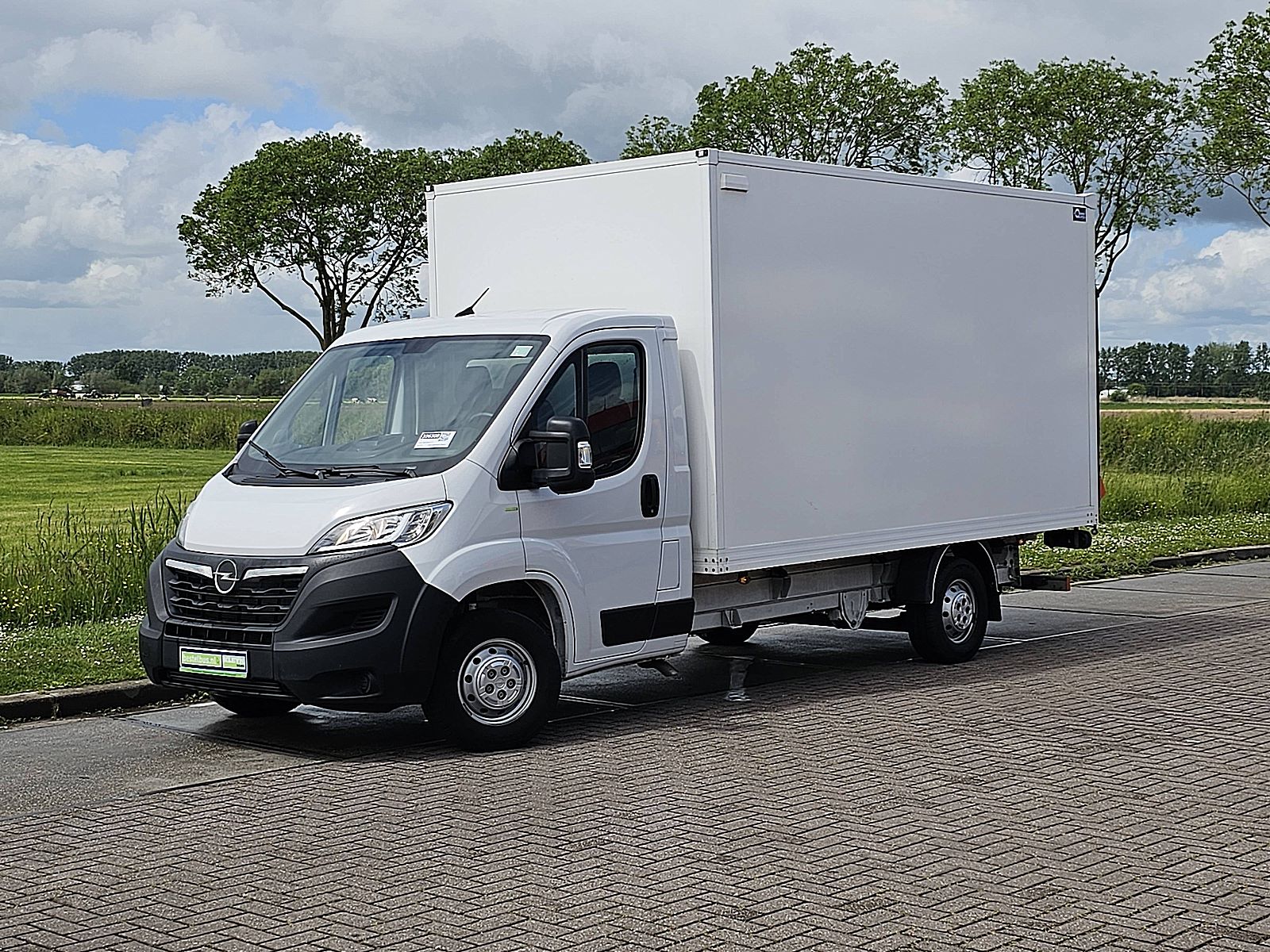 Opel Movano – achteraanzicht