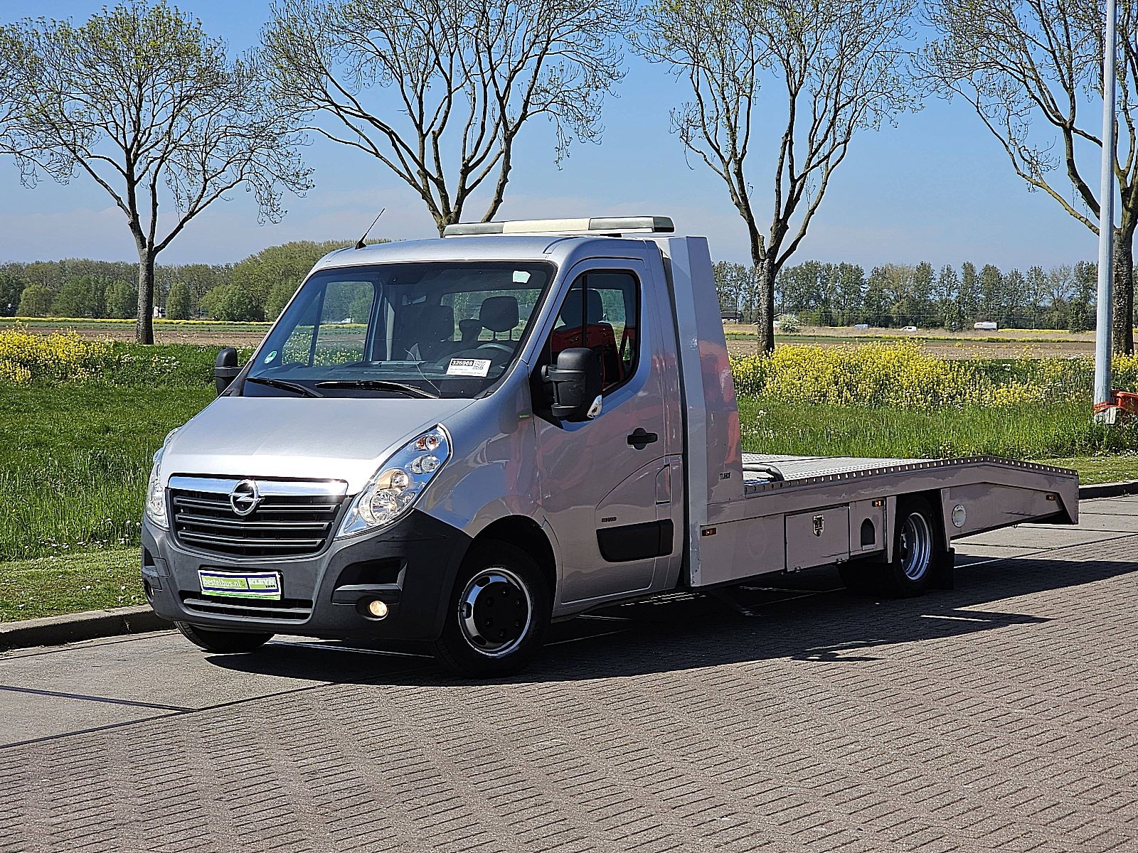 Opel Movano – achteraanzicht