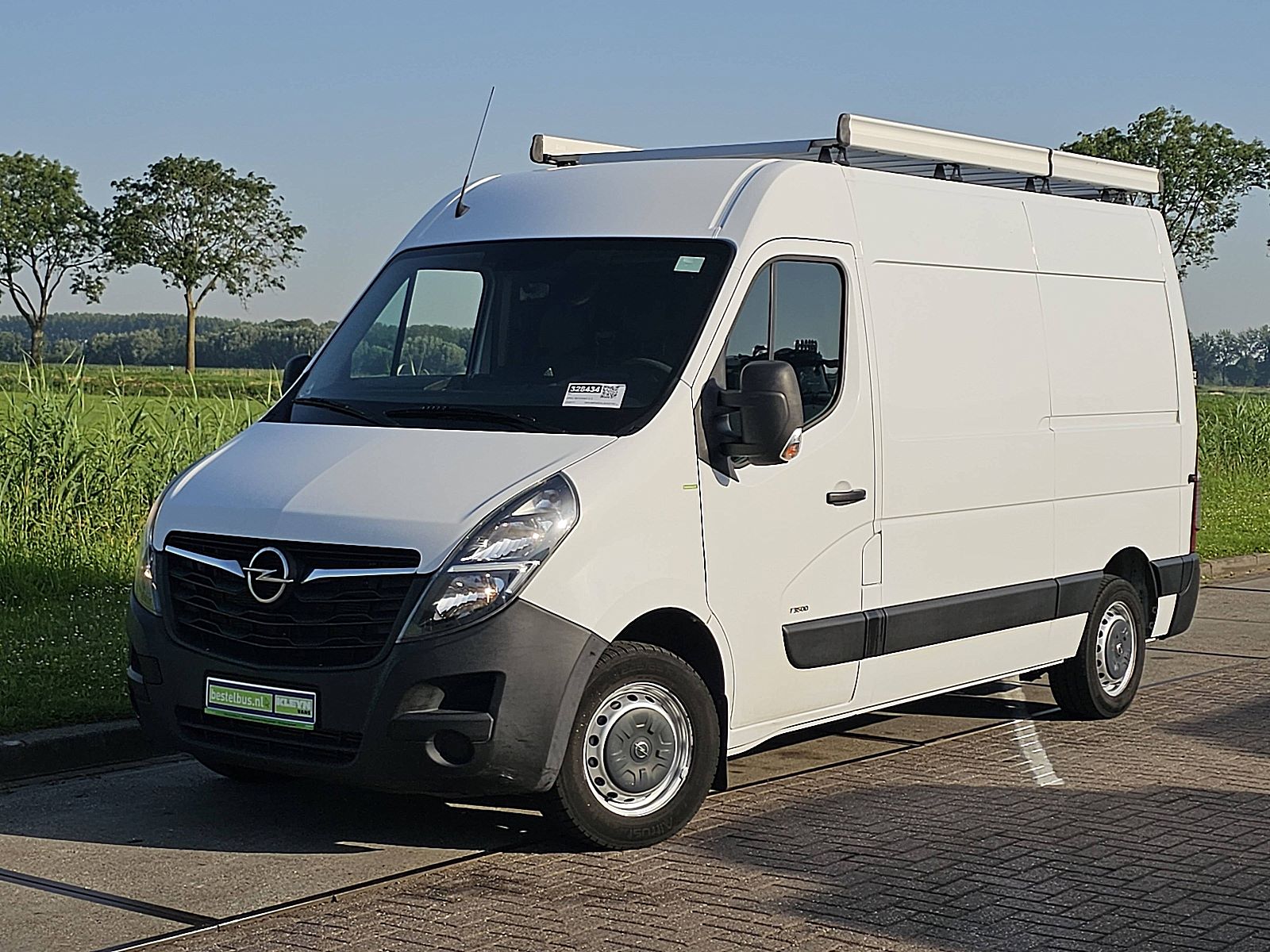 Opel Movano – achteraanzicht