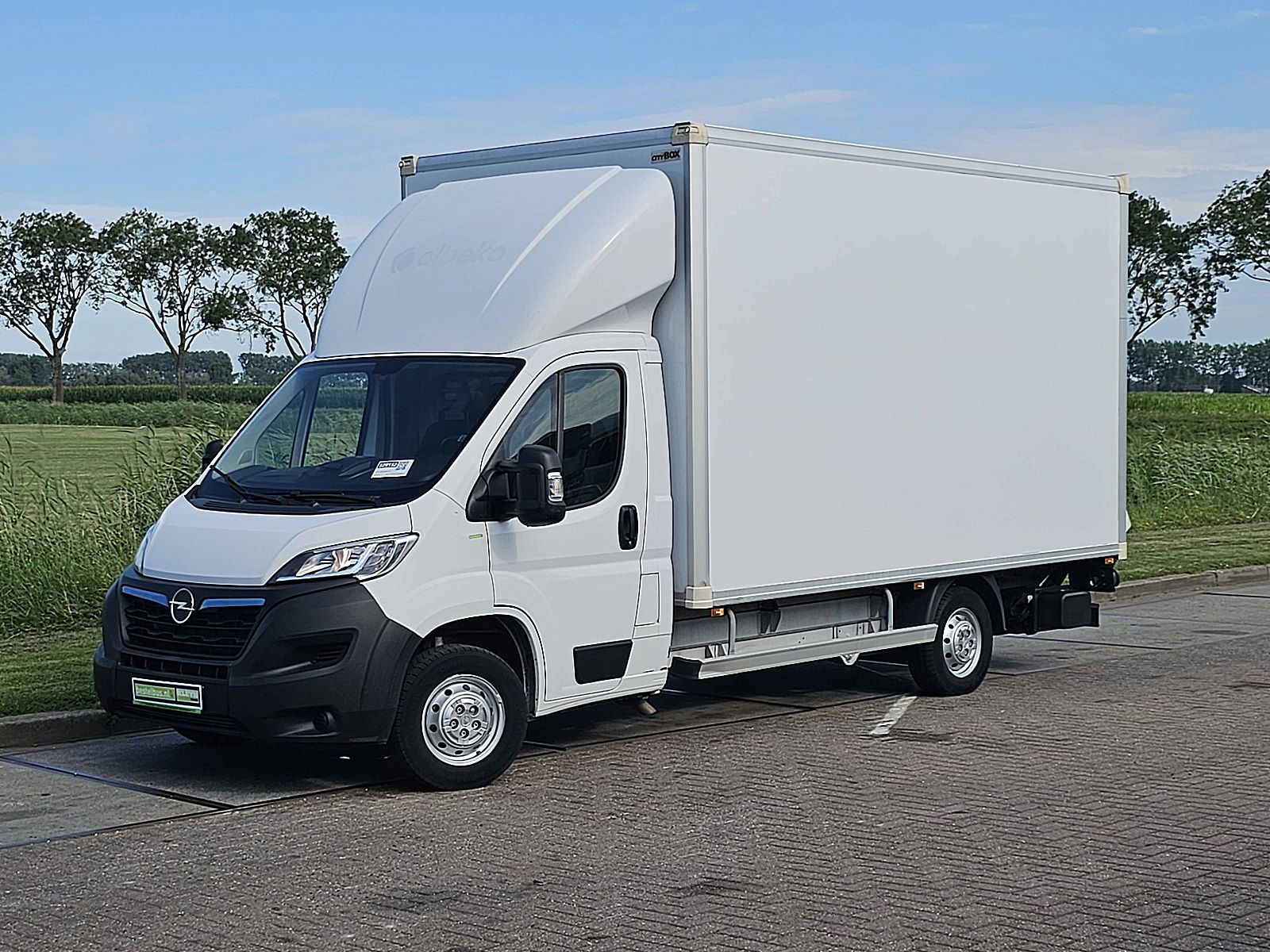 Opel Movano – achteraanzicht