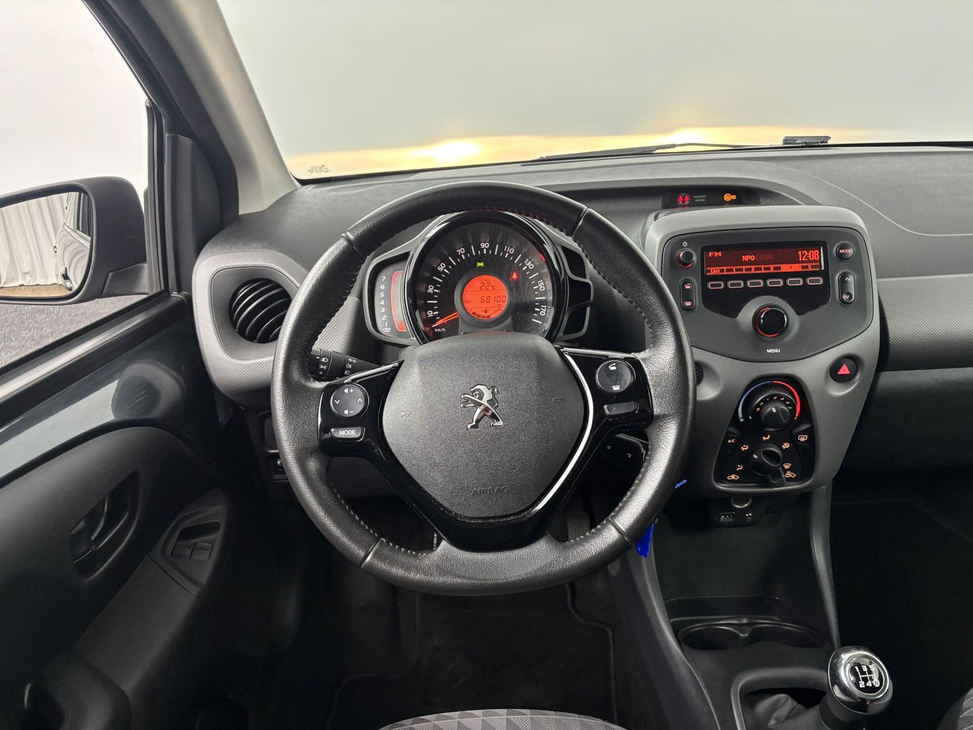 Peugeot 108 met kenteken K-783-LD – interieur
