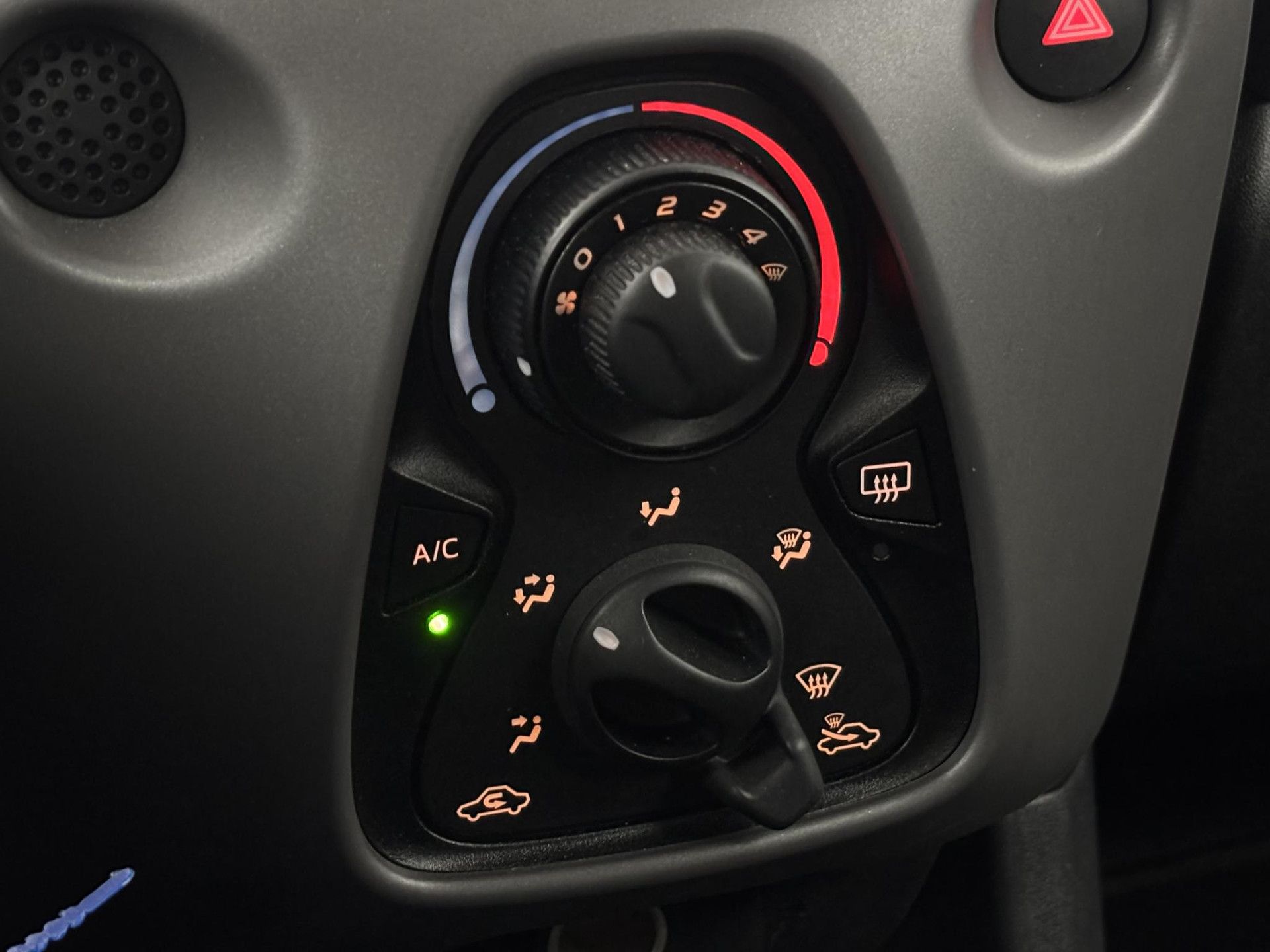 Peugeot 108 met kenteken K-783-LD – detailfoto
