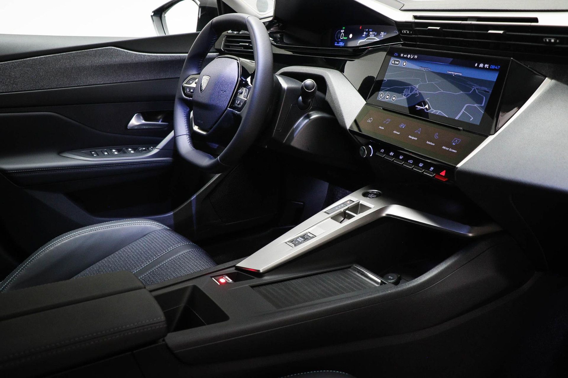 Peugeot 408 met kenteken KHZ-61-J – interieur