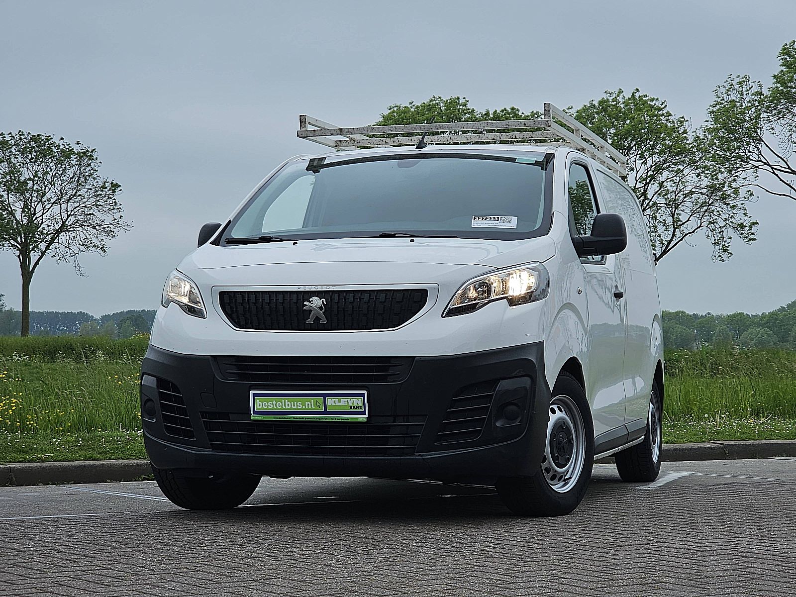 Peugeot Expert – vooraanzicht